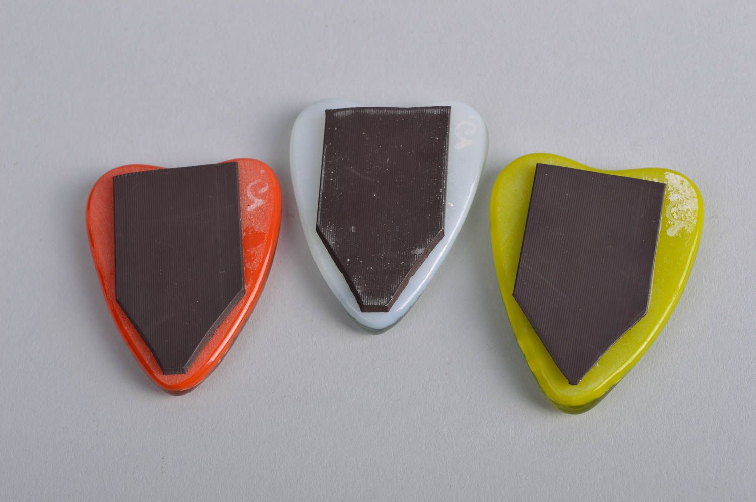 Set of 3 handmade decorative heart shaped colorful glass fridge magnets photo 5