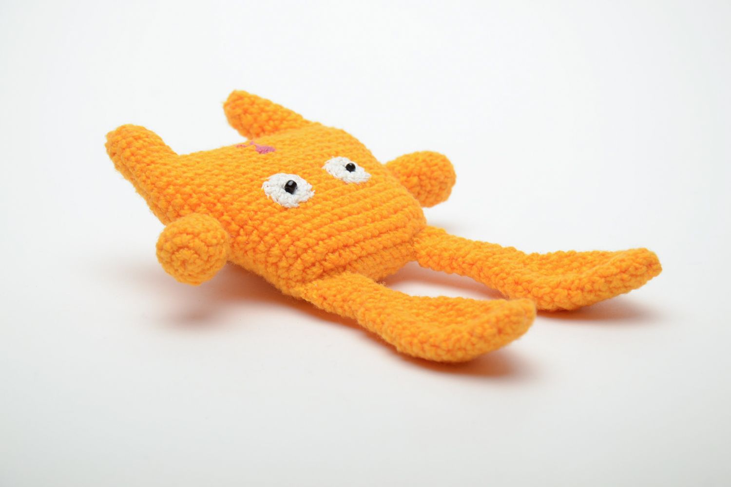 Décoration à accrocher tricotée de fils acryliques faite main Petit lièvre jaune photo 5