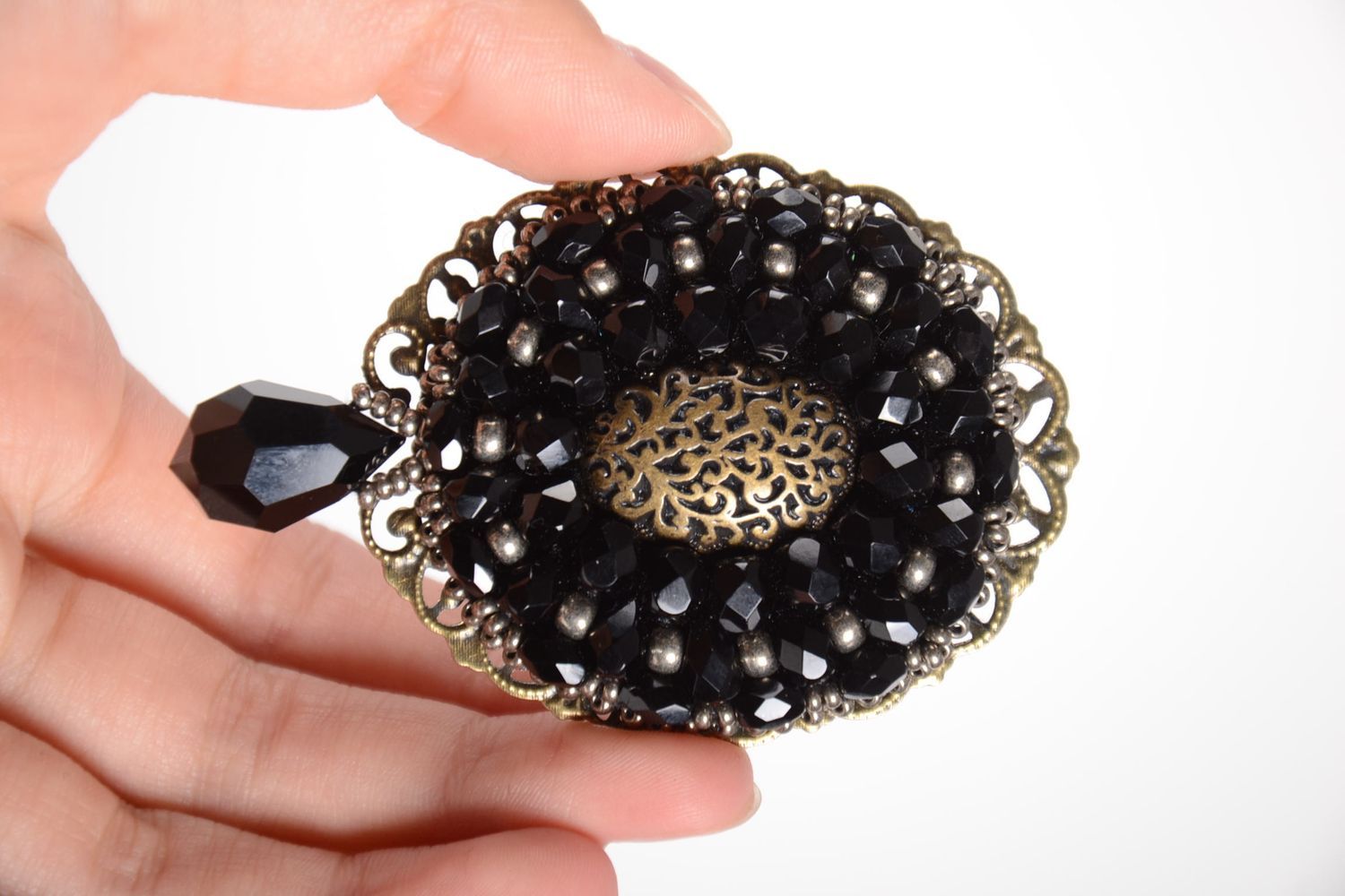 Modeschmuck Brosche handmade Schmuck aus Glasperlen Schmuck für Frauen schwarz foto 2