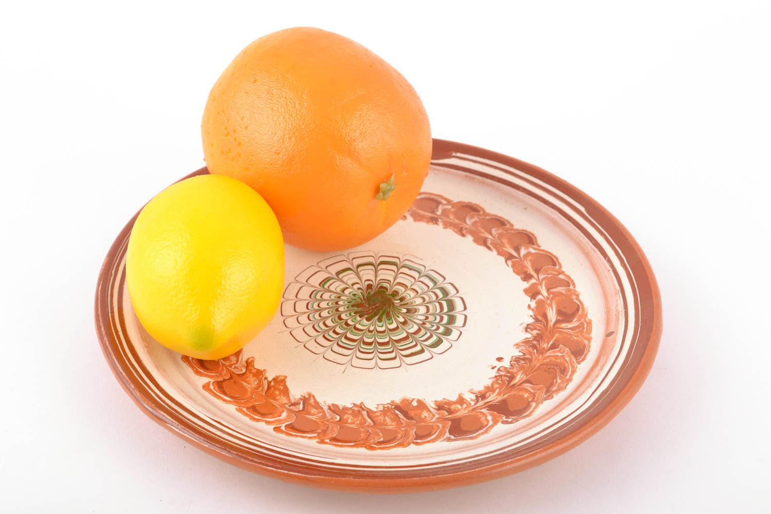 Керамическая тарелка большая плоская с росписью ангобами фото 1