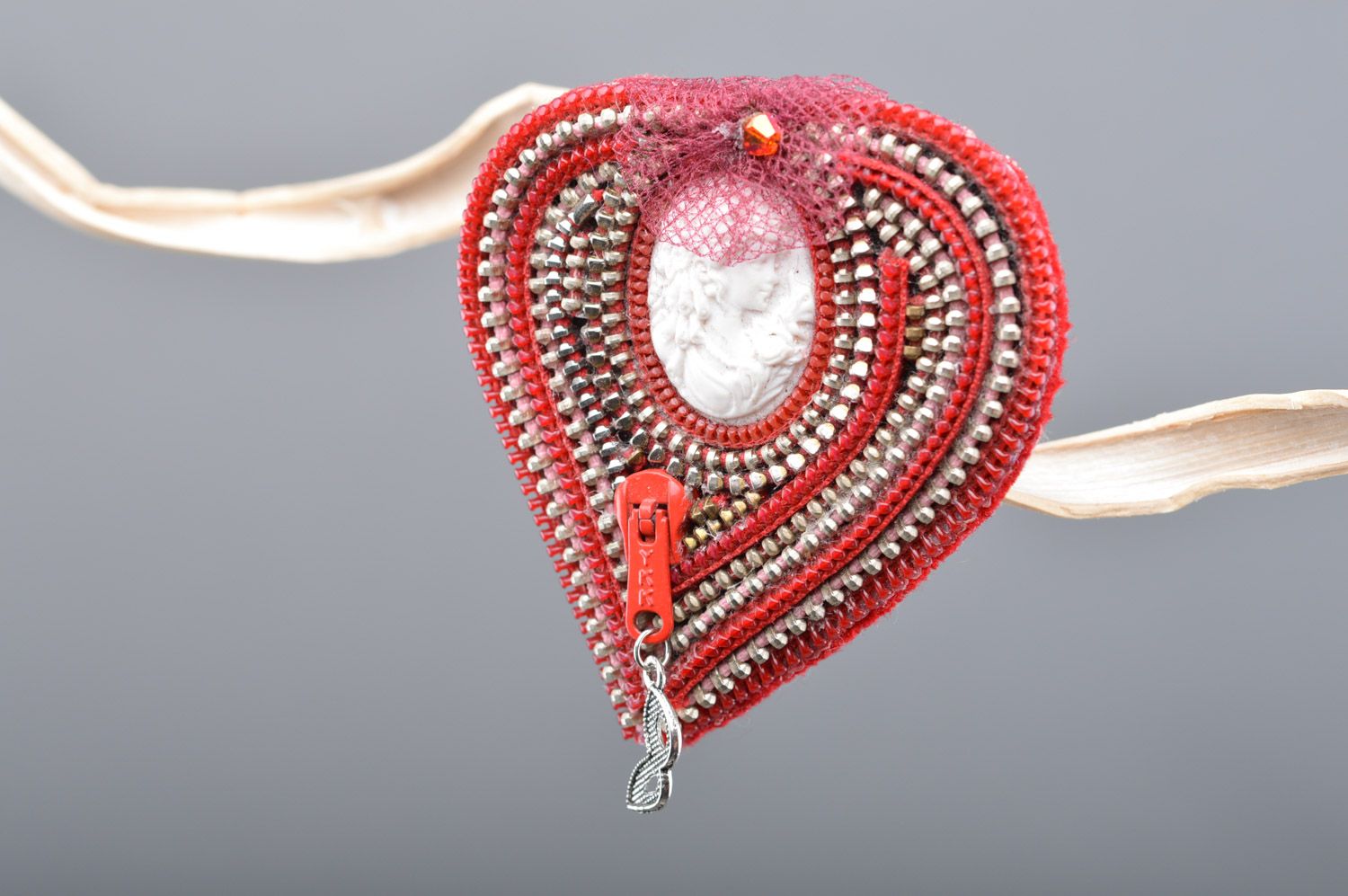 Handmade designer heart-shaped red brooch with cameo for coat or blouse photo 3