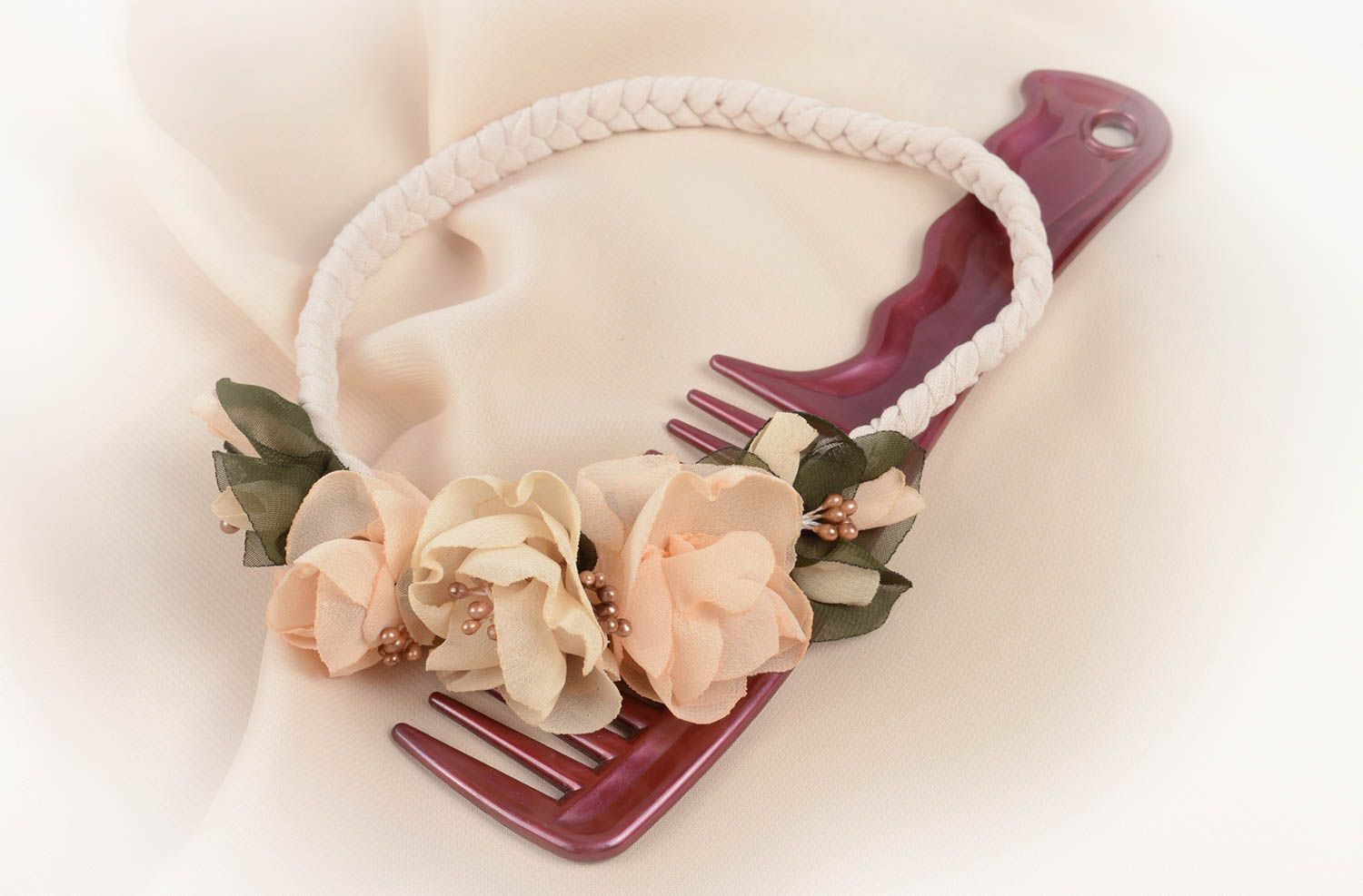 Cremefarbenes Haarband mit Blume handmade Designer Schmuck Accessoire für Haare  foto 5