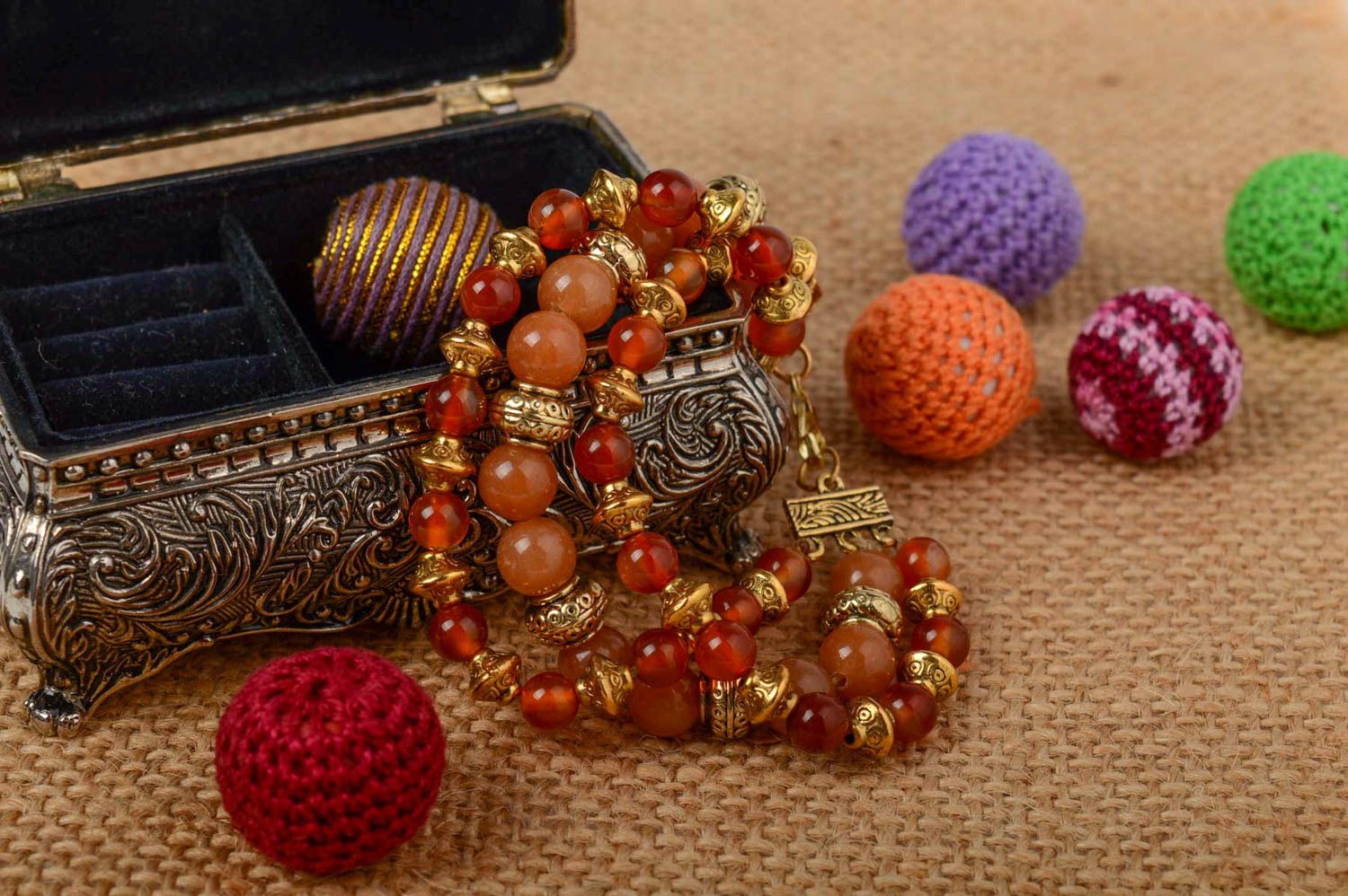 Schönes handmade Armband mit Tigerauge und Rhodonit dreireihig stilvoll für Dame foto 1