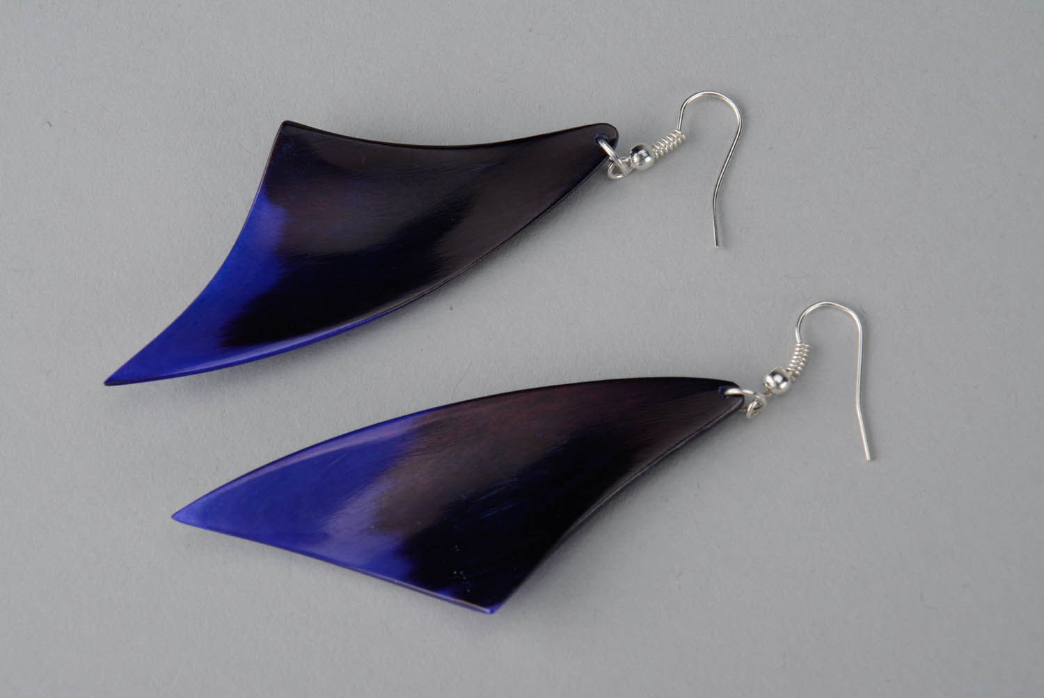 Earrings made of cow horn Purple Feathers photo 3