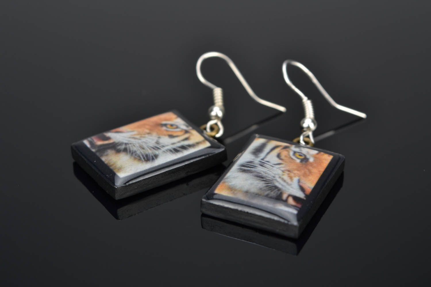 Earrings with rectangular pendants photo 1