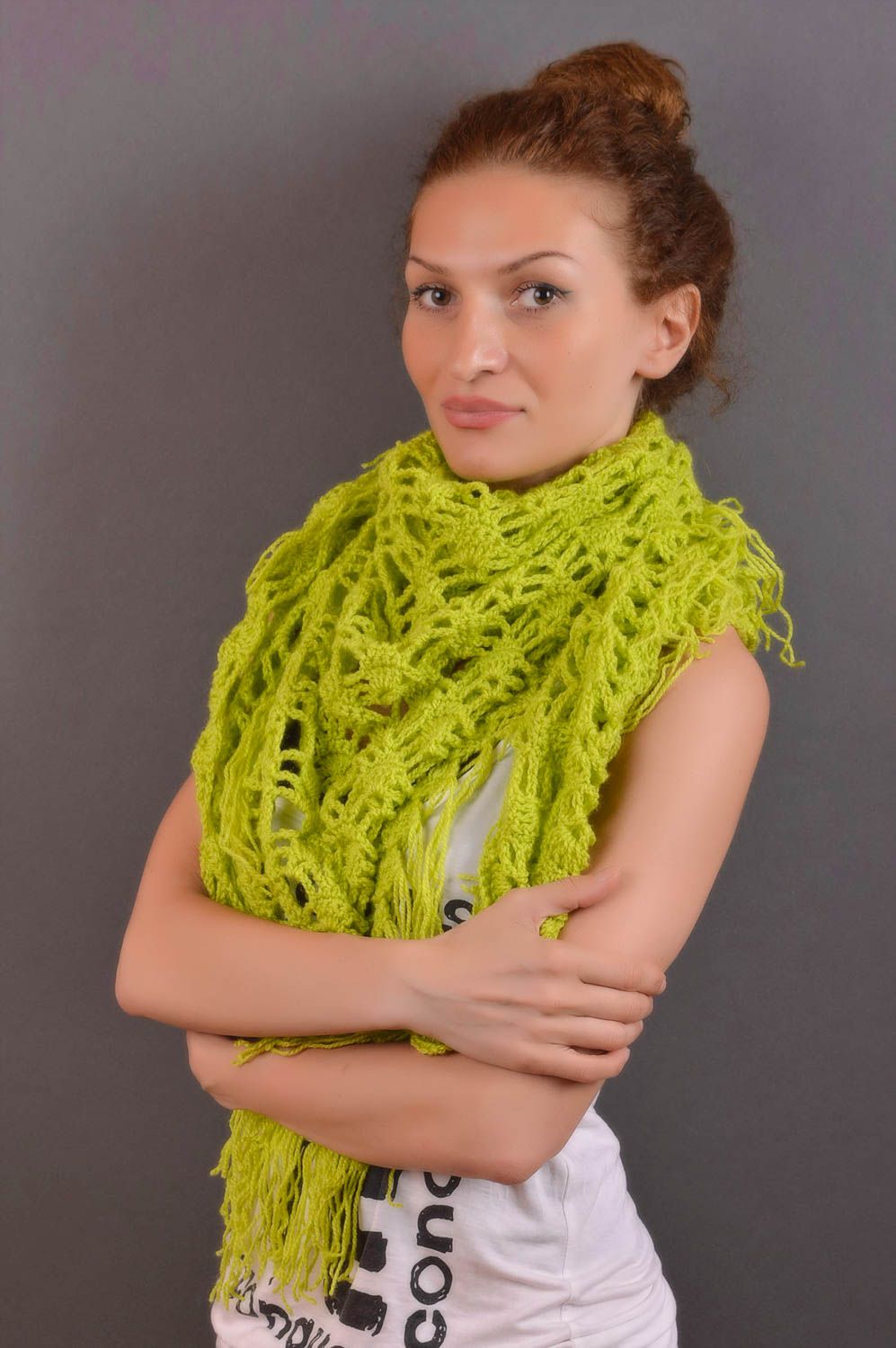 Шаль крючком ручной работы вязаная шаль зеленая шарф крючком женский красивый фото 3