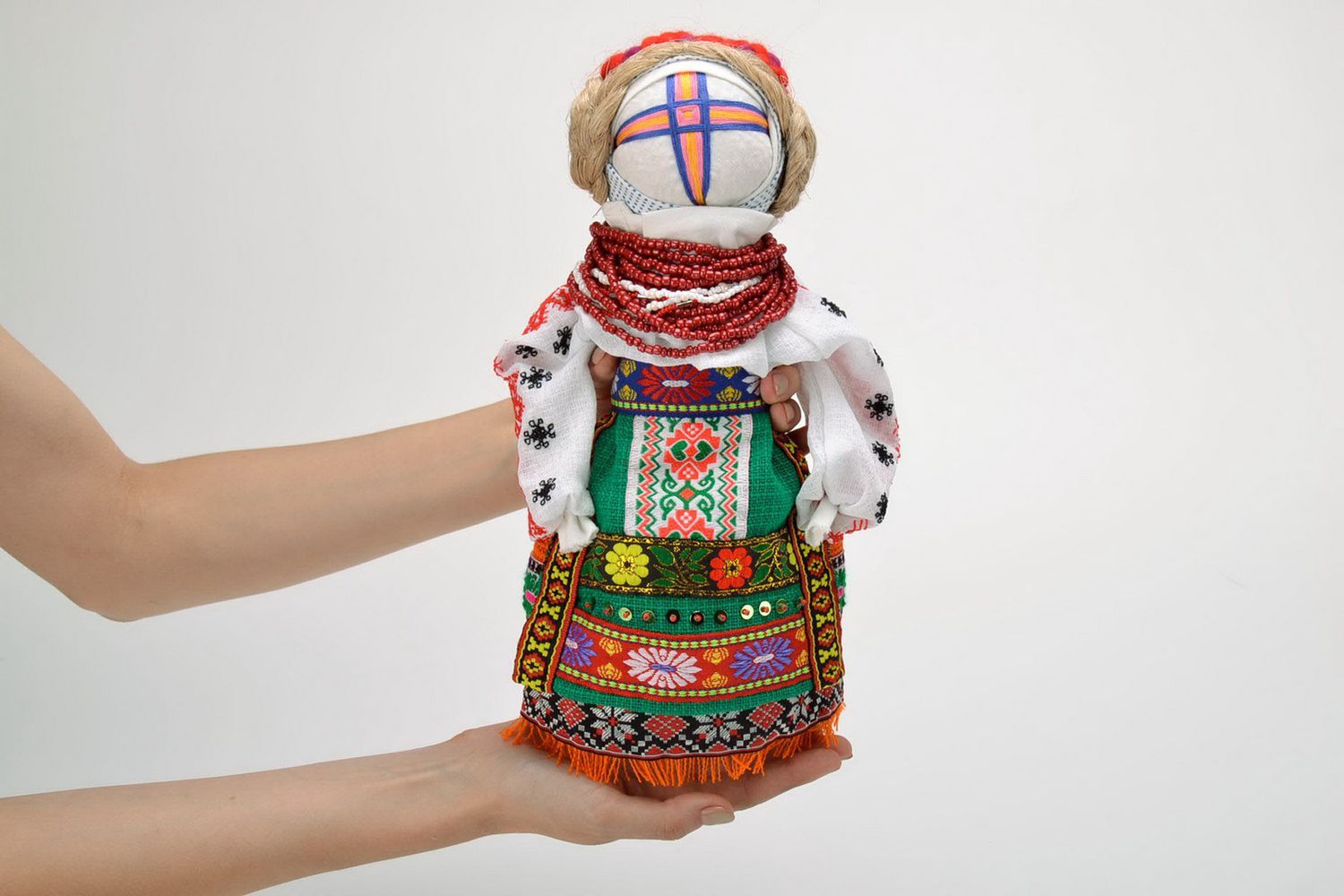 Ethnische Puppe Motanka mit Halskette  foto 4