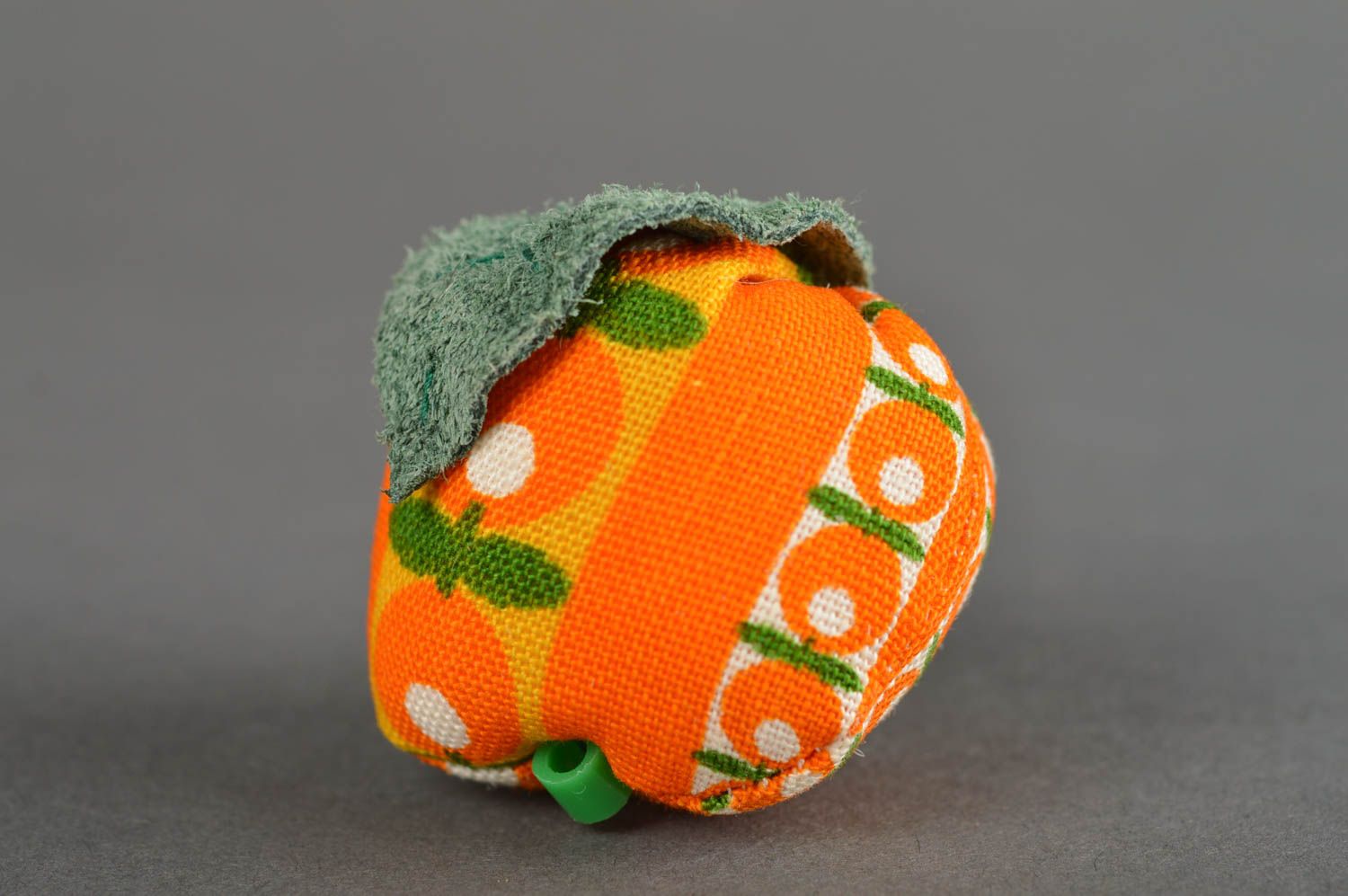 Broche textil naranja hecho a mano complemento para ropa accesorio de mujer  foto 2