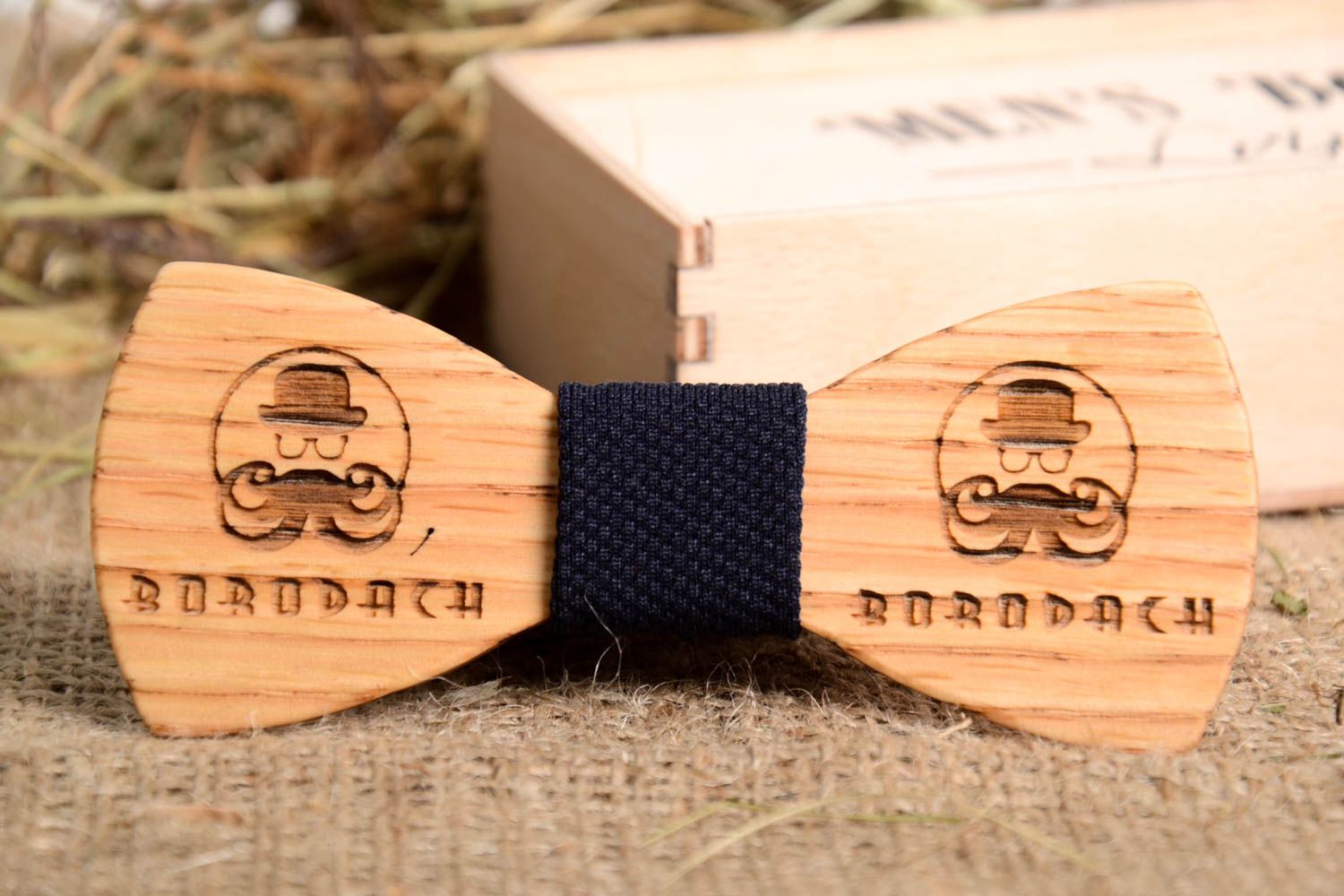 Handmade ausgefallene Fliege Krawatte Accessoire für Männer Fliege aus Holz  foto 1