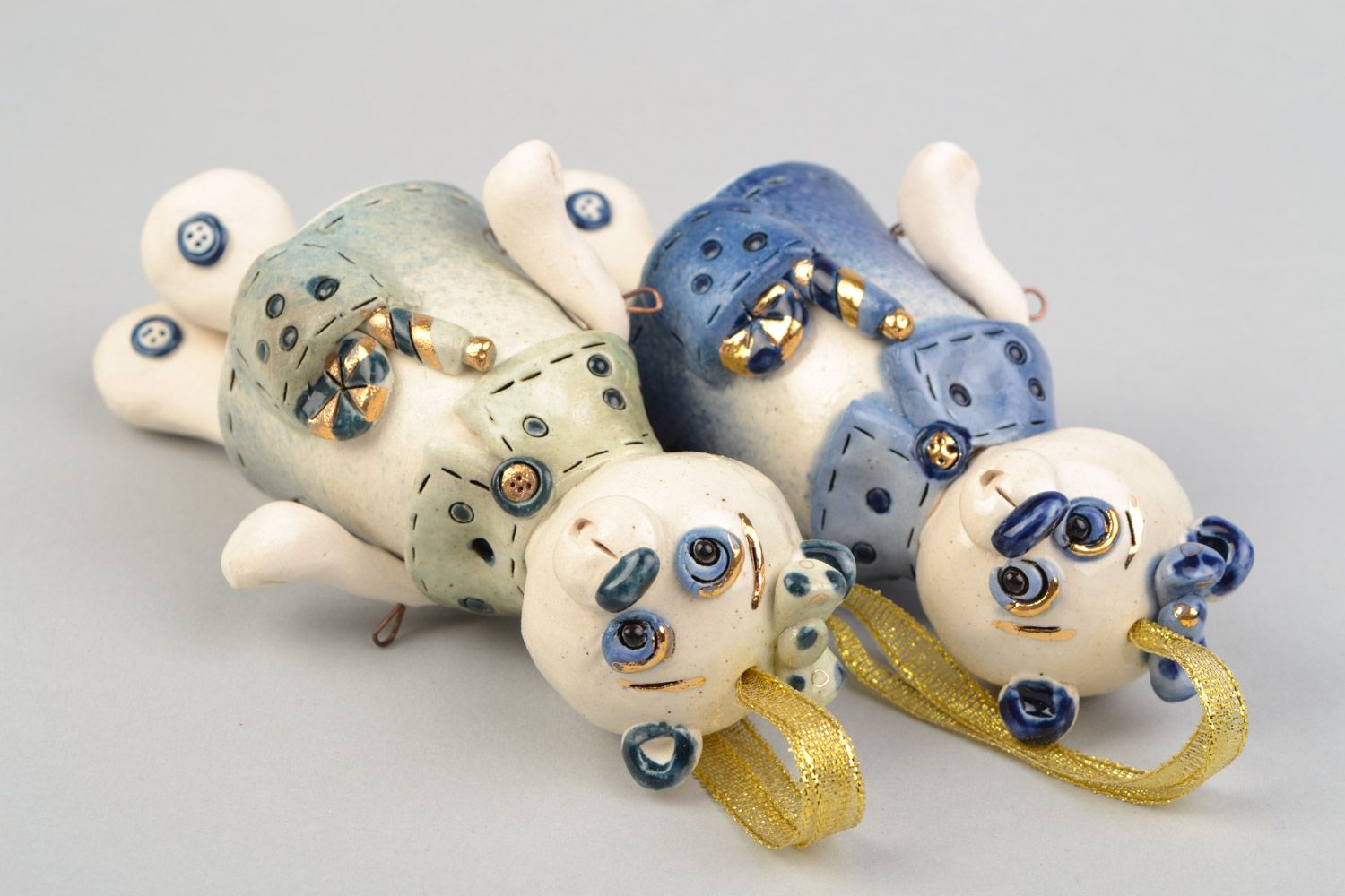 Парные колокольчики ручной работы из глины на ленте Мишки с леденцами 2 шт фото 2