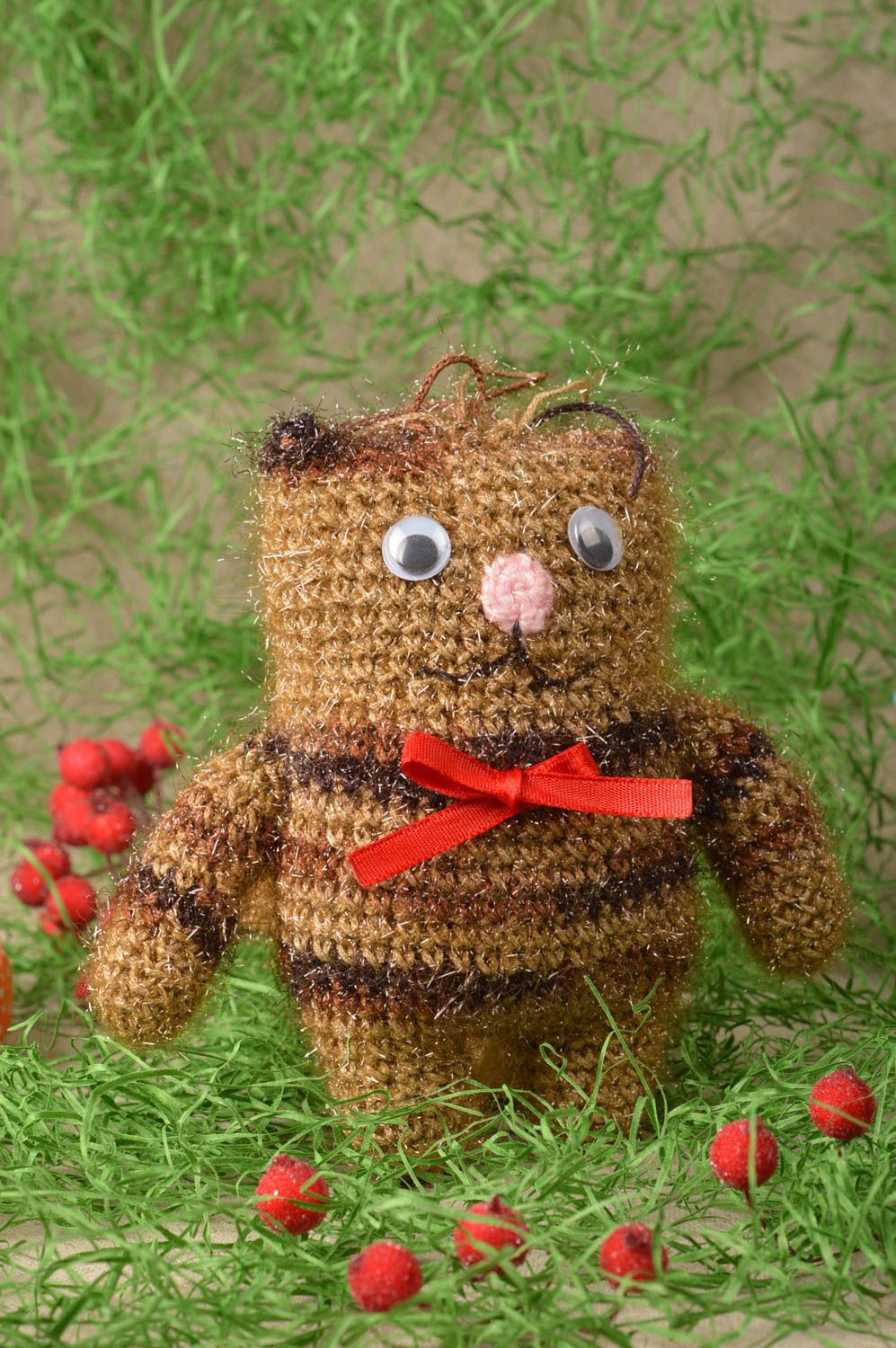 Jouet chat Peluche faite main tricotée au crochet brune petite Cadeau enfant photo 1