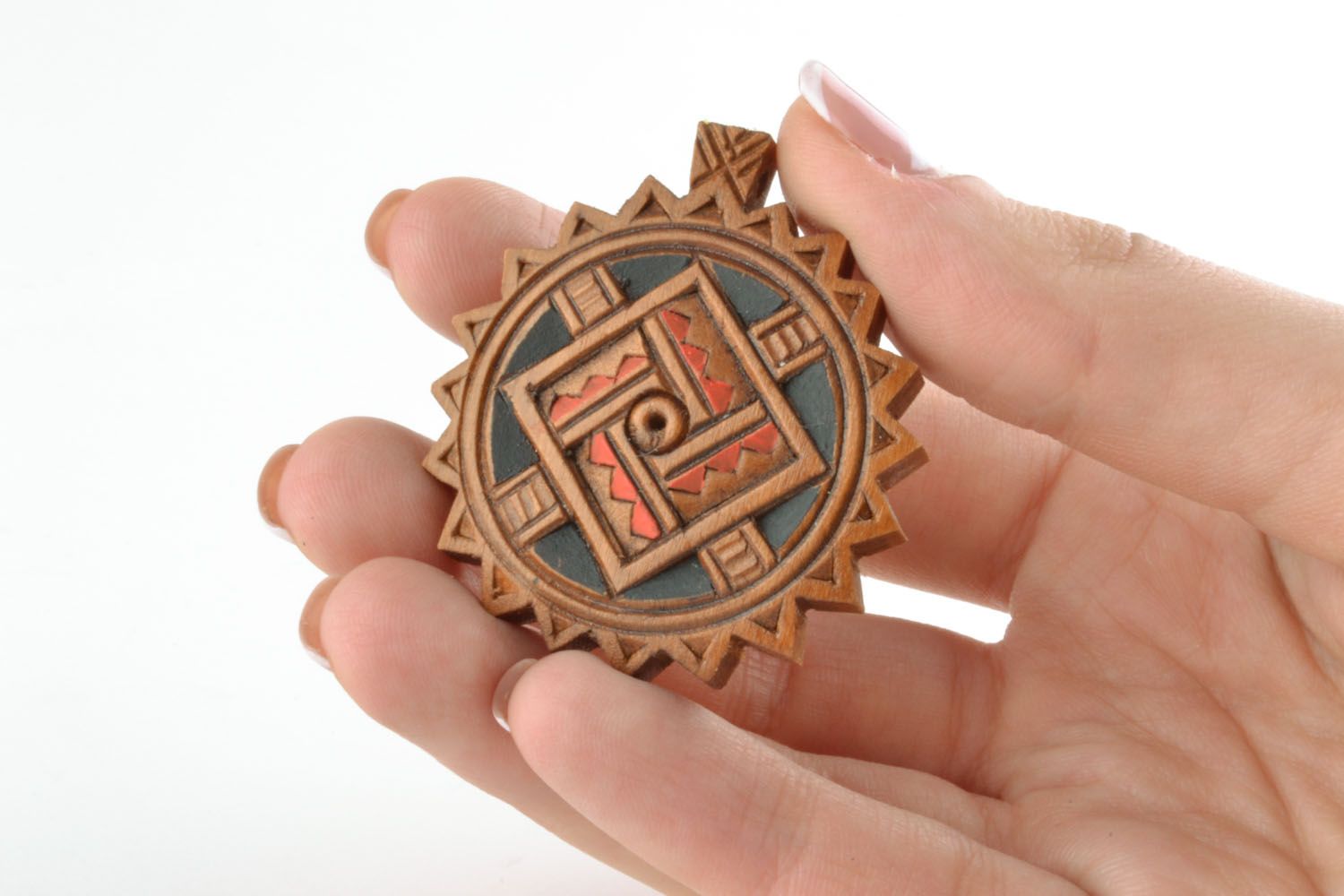 Ciondolo di legno decorativo fatto a mano pendente etnico amuleto di legno
 foto 3