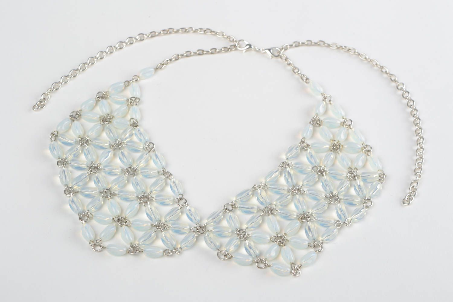 Collier col en perles de verre blanc à motif floral fait main original photo 2