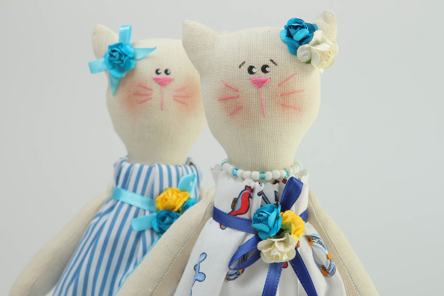 Peluches chats en robes Jouets faits main textiles Cadeau original 2 pièces photo 3