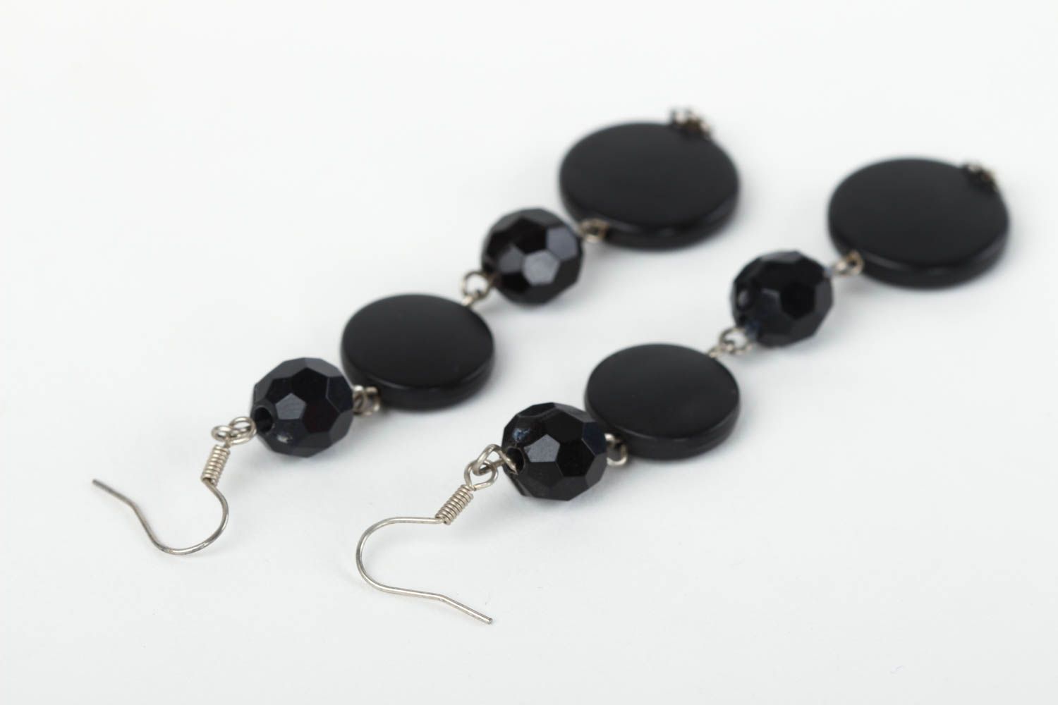 Серьги ручной работы черные модные серьги с бусинами длинные сережки элегантные фото 4