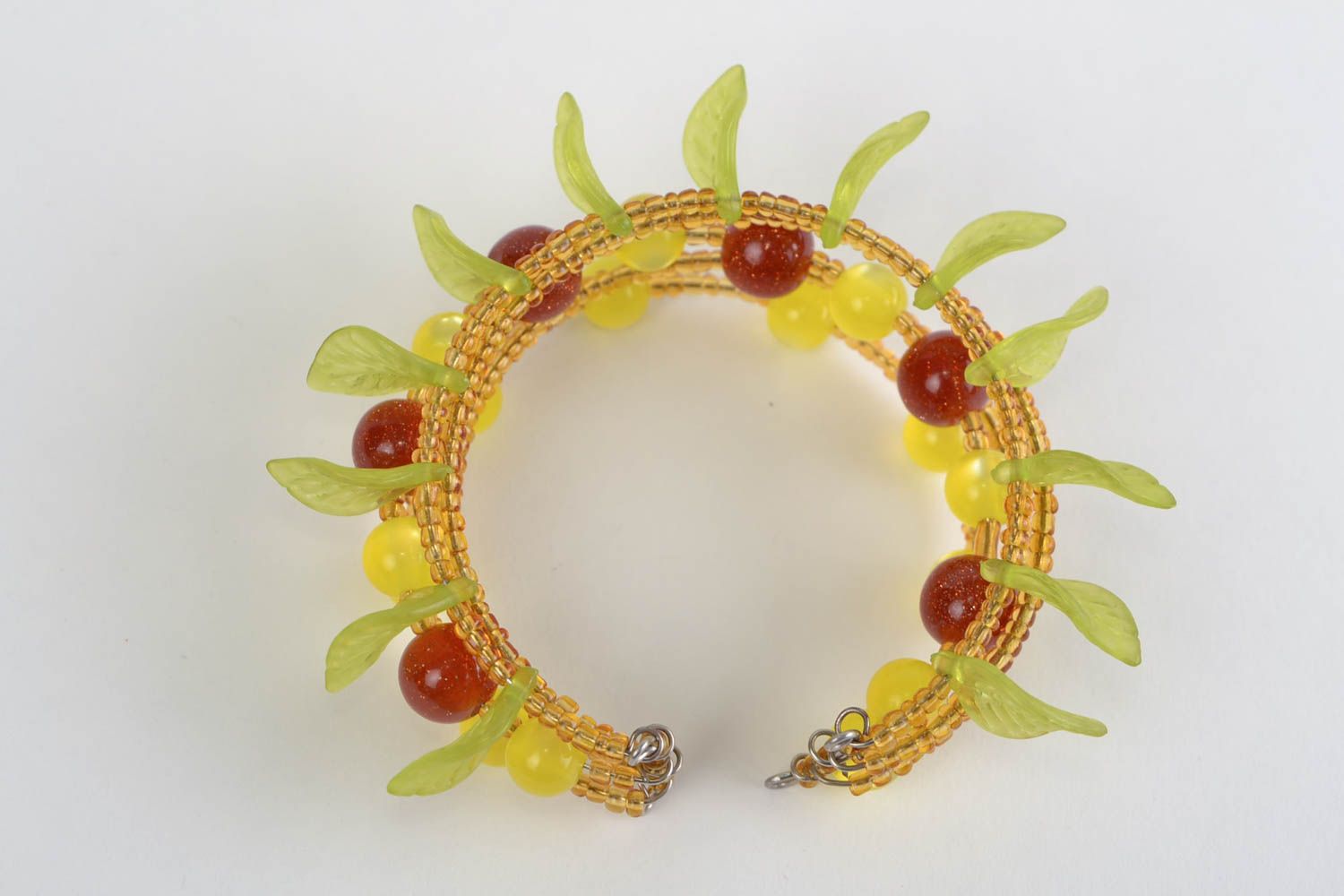 Schönes Armband aus Glasperlen mit Blättern Sommer Schmuck für aufffallende Dame foto 5