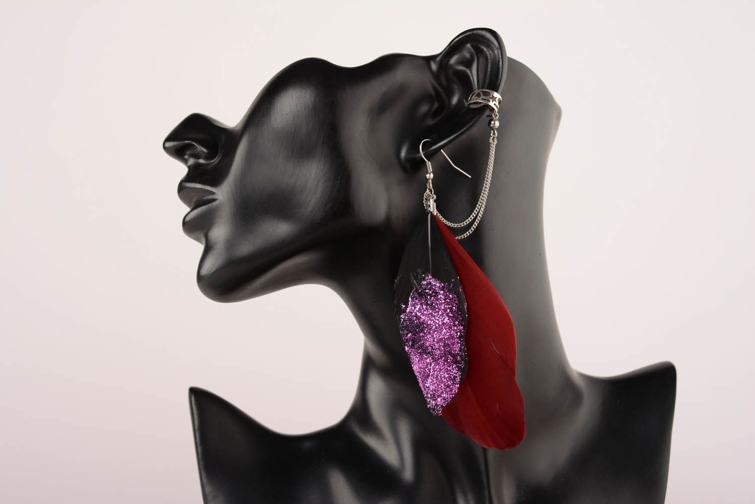 Cuff earrings with feathers Bordeaux photo 1