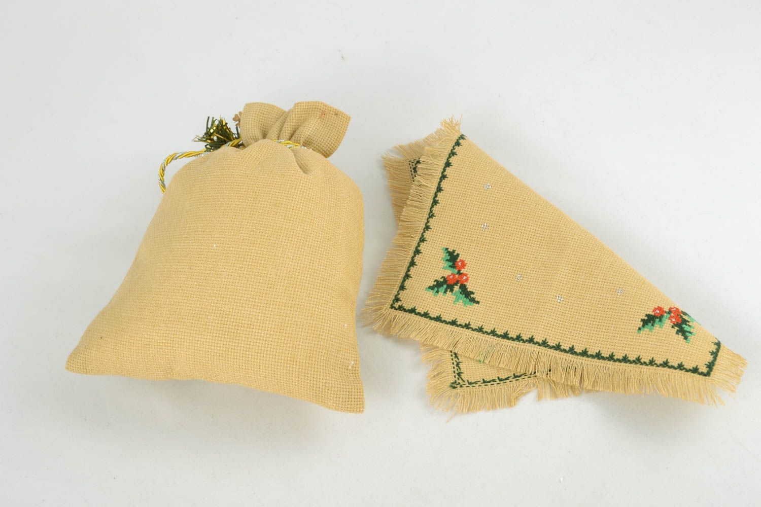 Sac de cadeau et serviette avec broderie faits main originaux design de Noël photo 1