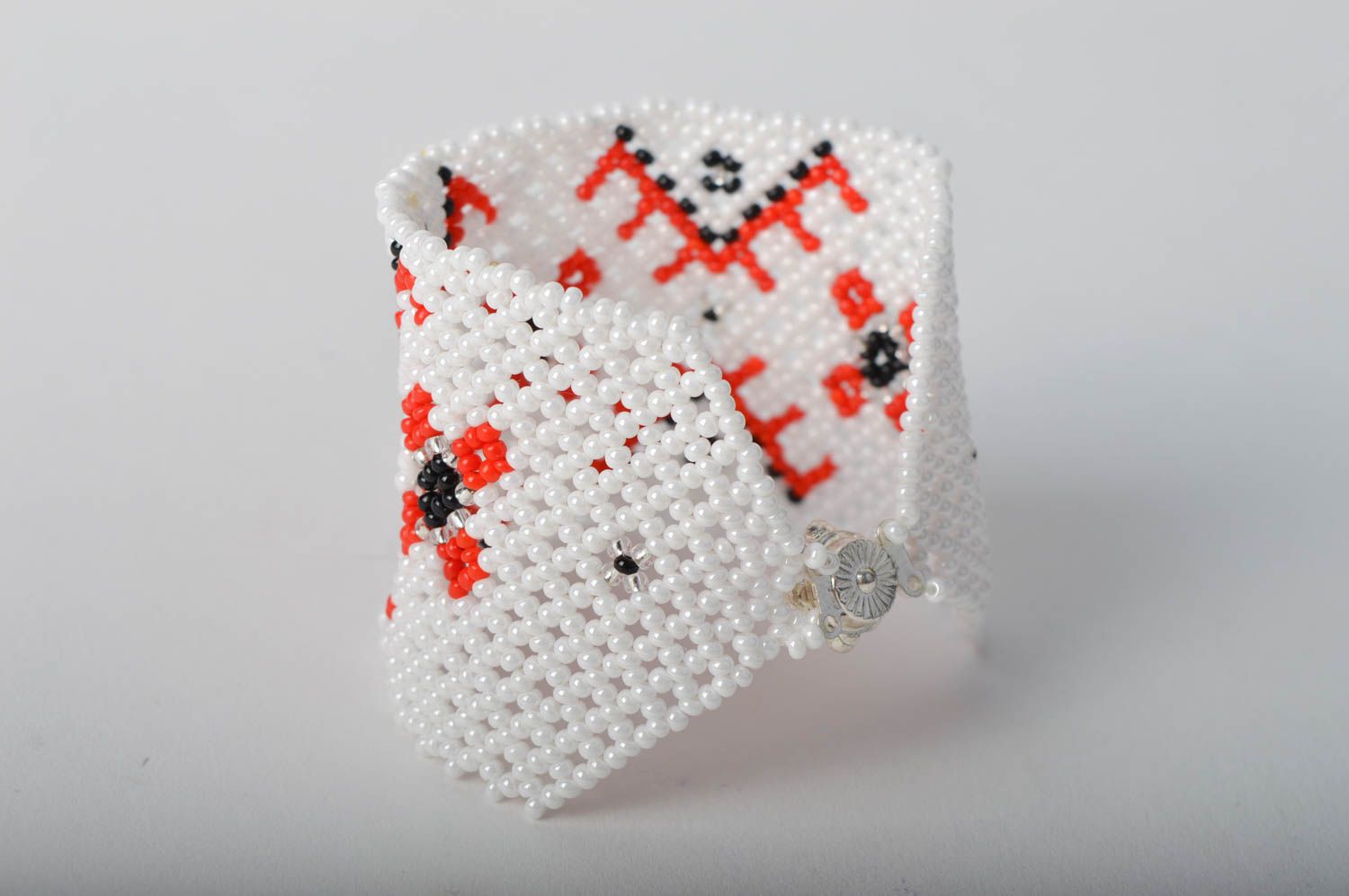 Handmade Glasperlen Armband mit Stickerei Designer Schmuck Frauen Accessoire   foto 5