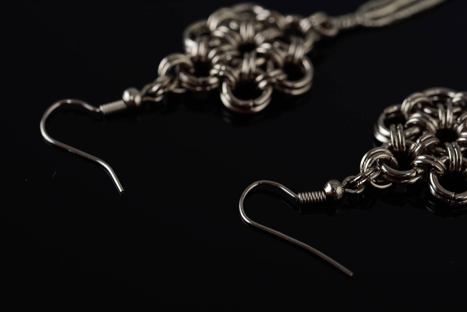 Серьги с металлическими звеньями из бижутерного сплава кольчужное плетение  фото 5