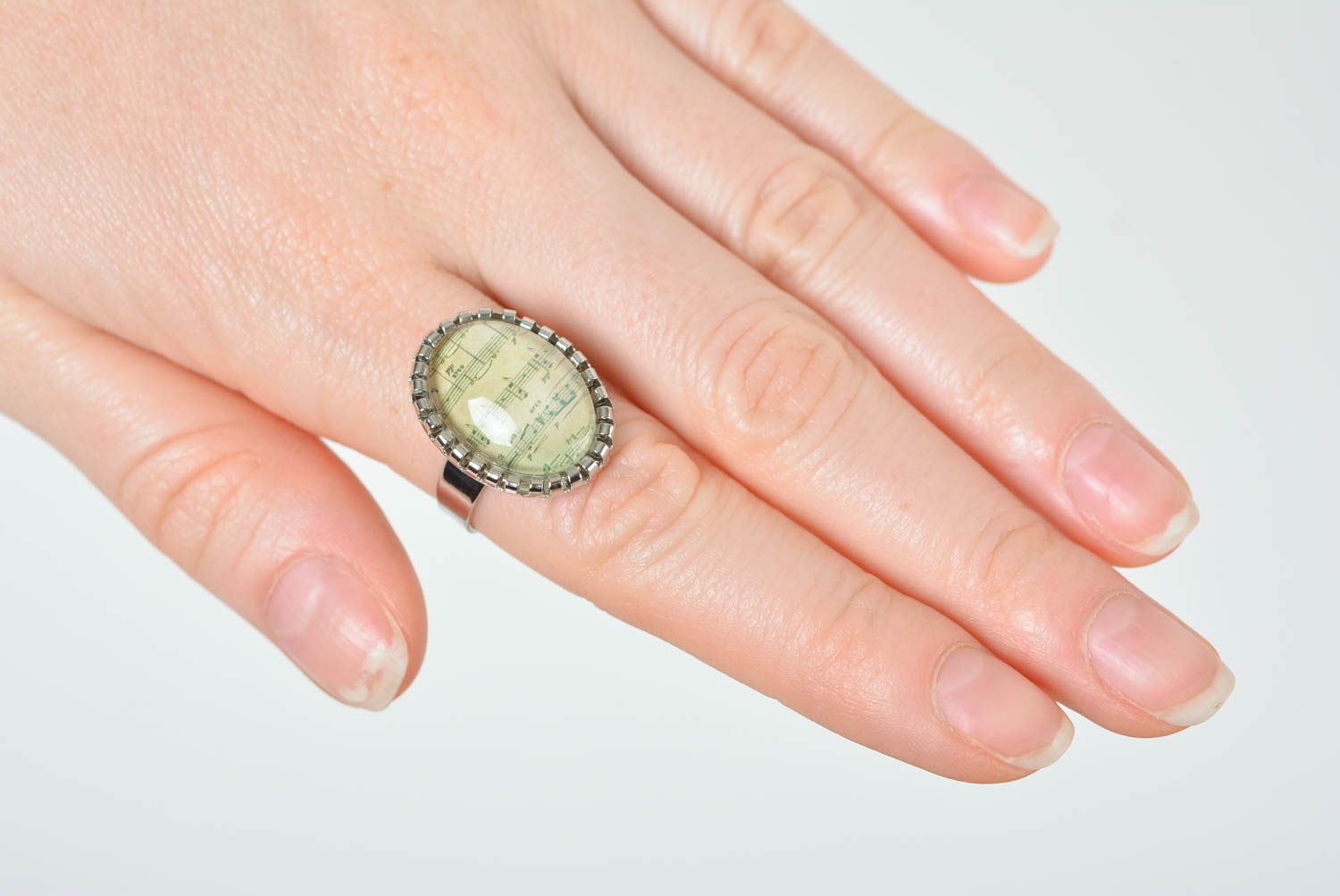 Handmade Metall Ring Epoxidharz Schmuck Accessoire für Frauen mit Noten foto 3