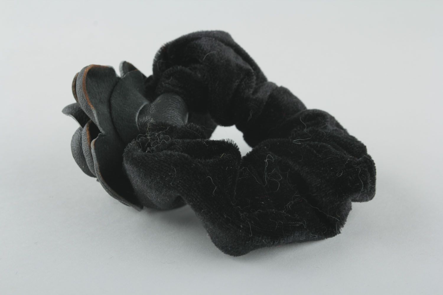 Hair tie with leather flower photo 4
