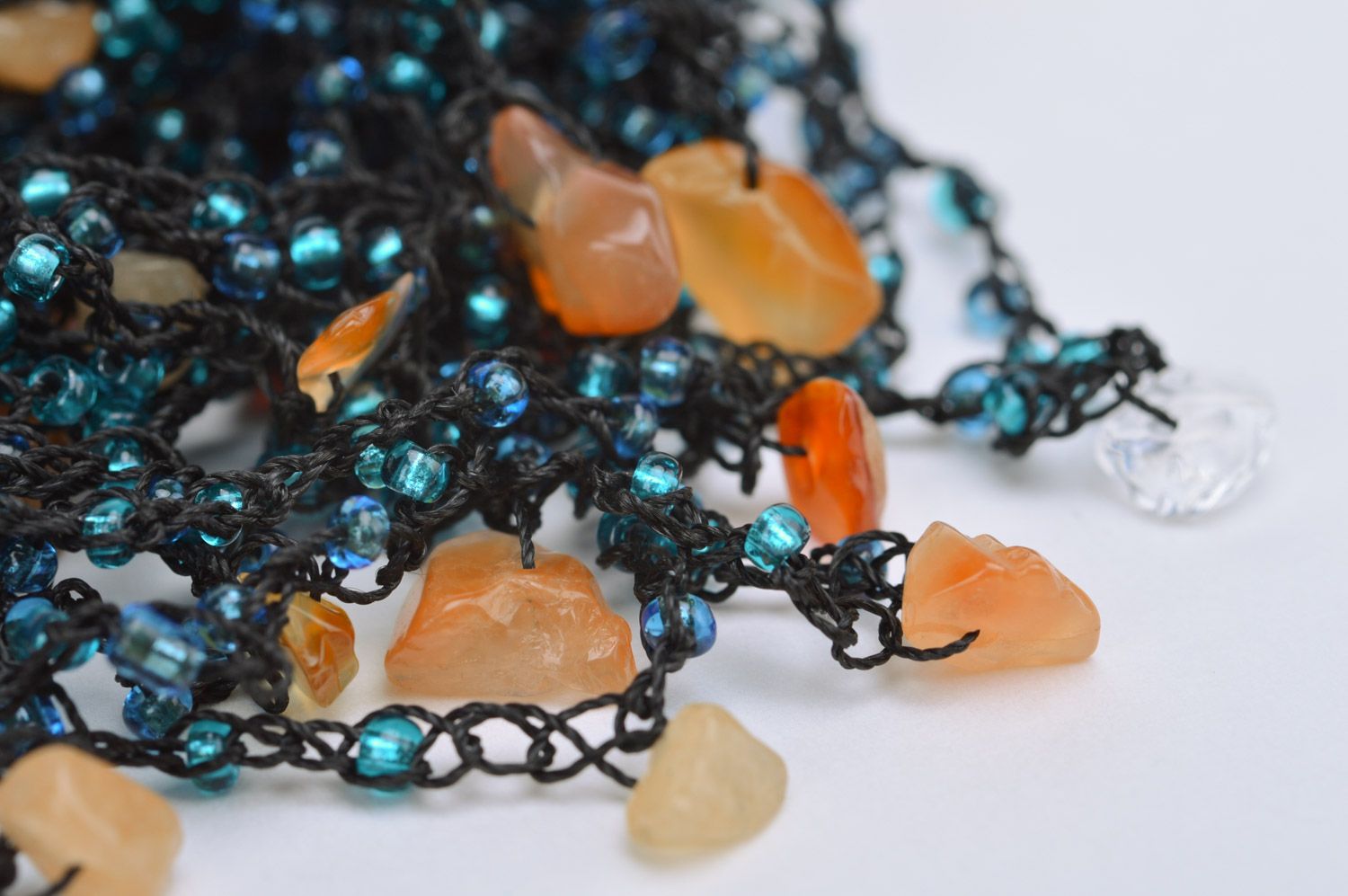 Joli collier en perles de rocaille tricoté au crocher fait main massif photo 4
