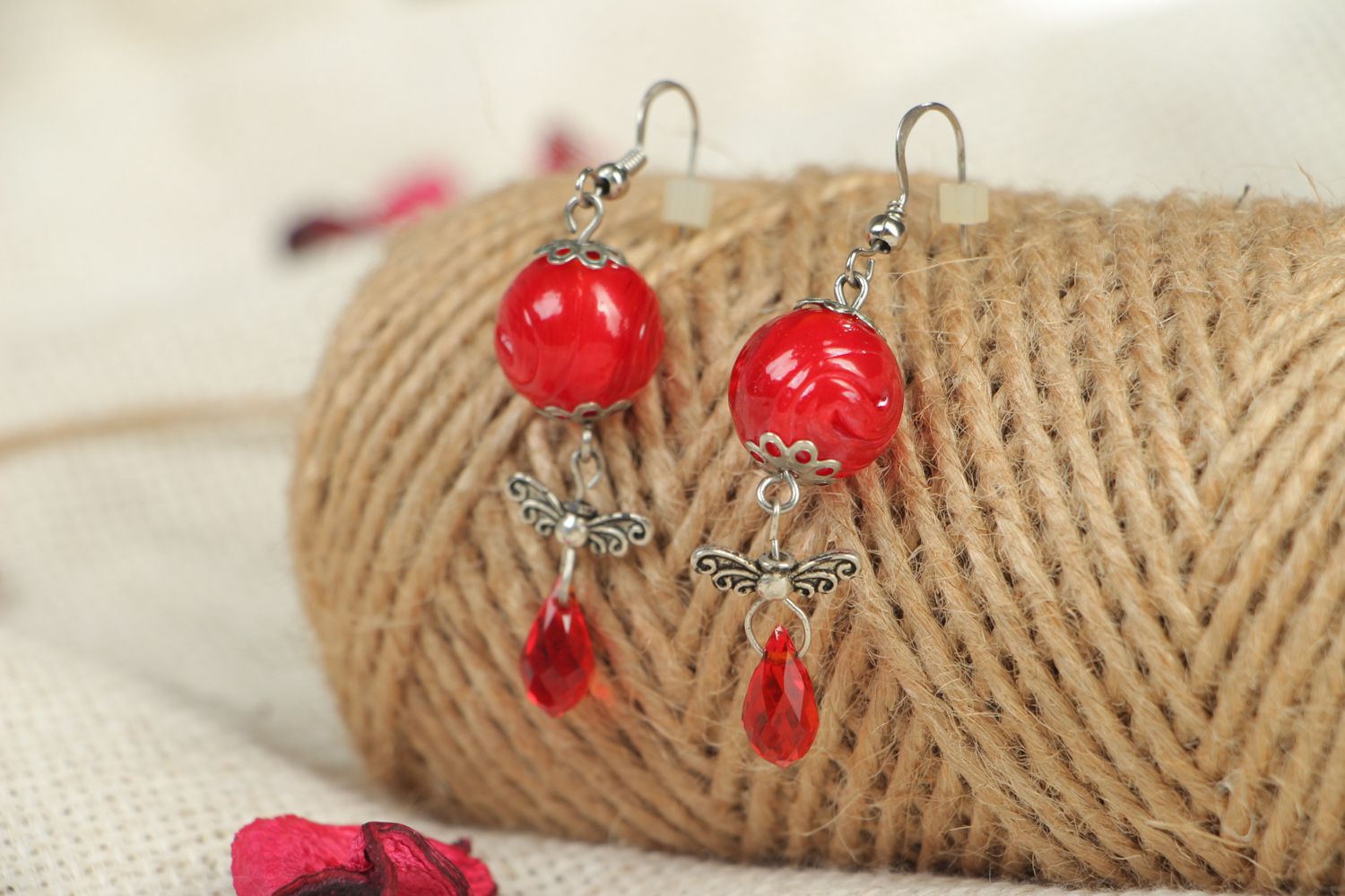 Rote Ohrringe aus Glasperlen  foto 4