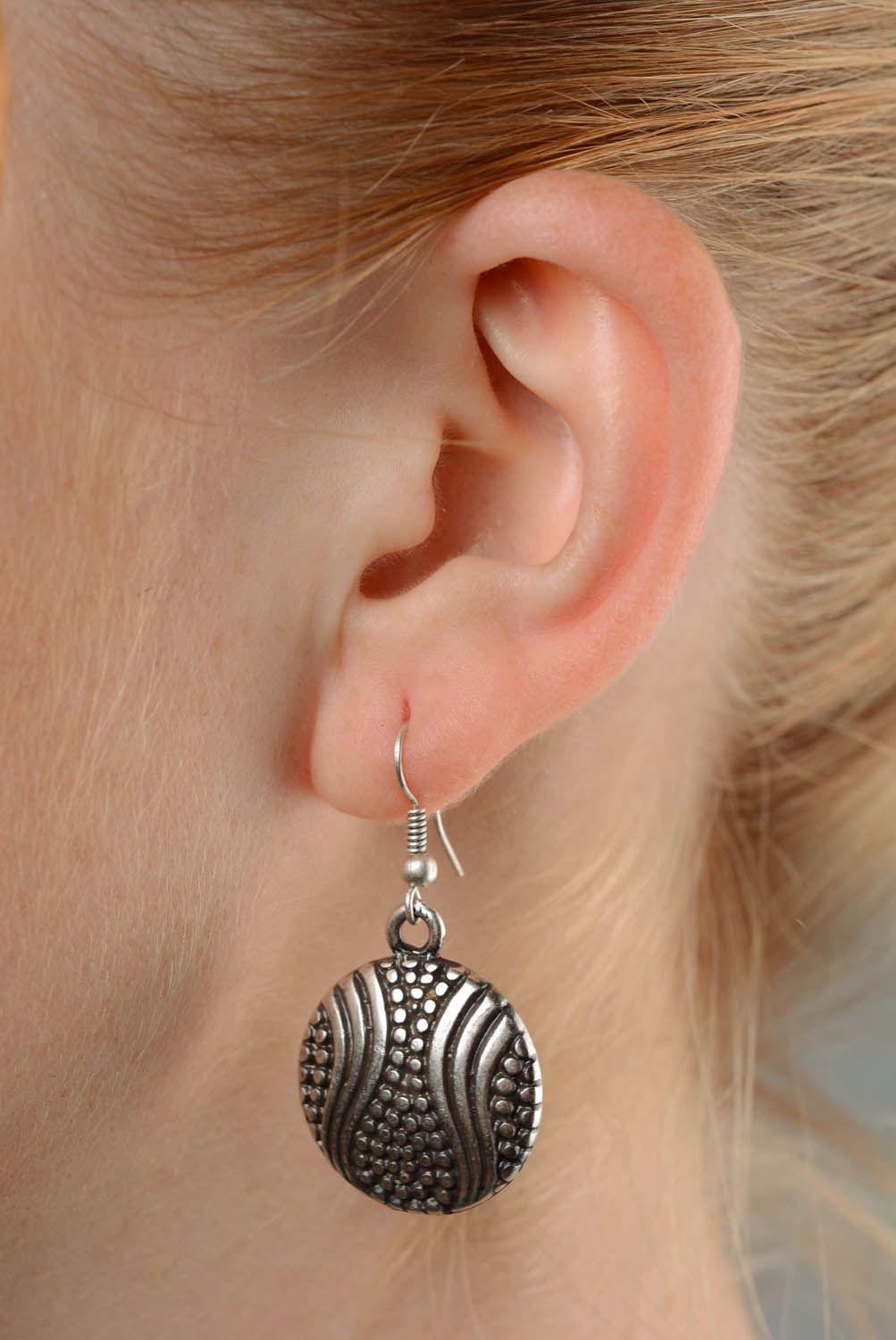 Round pendant earrings made ​​of metal photo 3