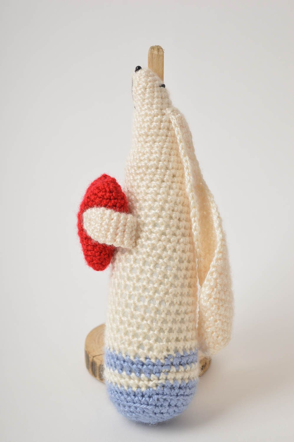 Jouet lapin avec coeur Peluche faite main tricotée originale Cadeau enfant photo 2