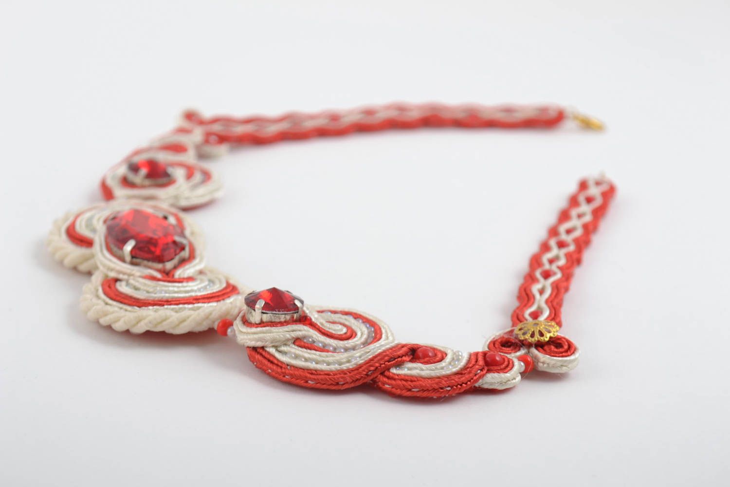 Колье сутажная вышивка вышитое ожерелье сутажное колье с чешским стеклом красное фото 1