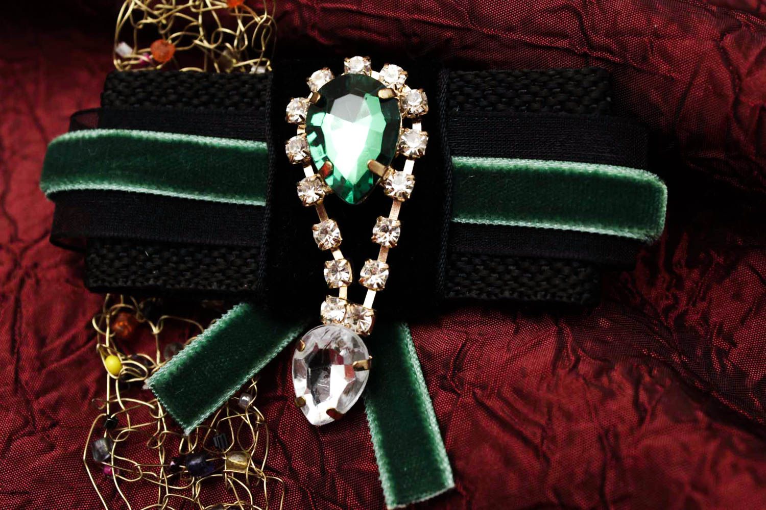 Broche fantaisie Bijou fait main noir-vert foncé vintage en tissus Cadeau femme photo 1