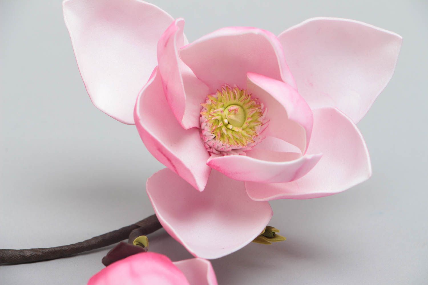 Fleur artificielle décorative belle en foamiran faite main Magnolia rose photo 4