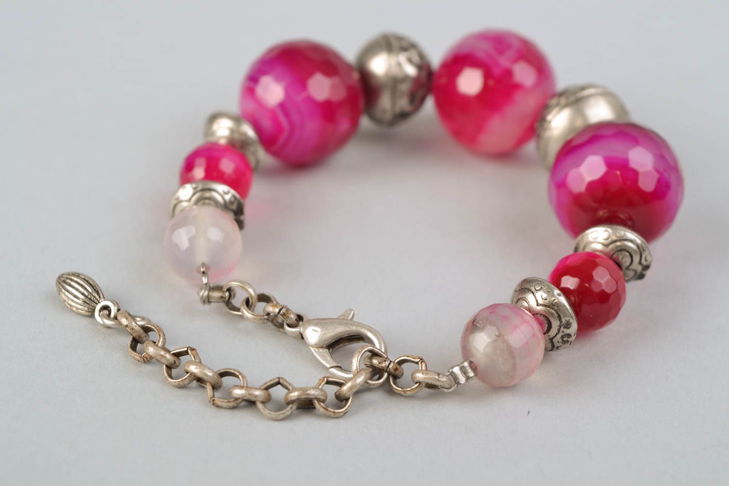 Bracelet en métal et agate rose massif fait main pour femme original éclatant photo 4