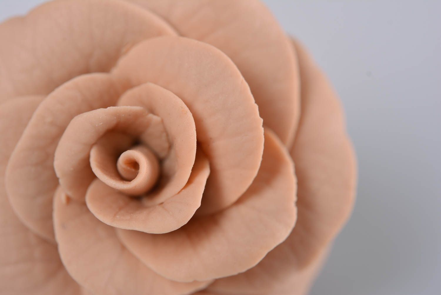 Кольцо с цветком из полимерной глины бежевое крупное нежное красивое хэнд мейд фото 2