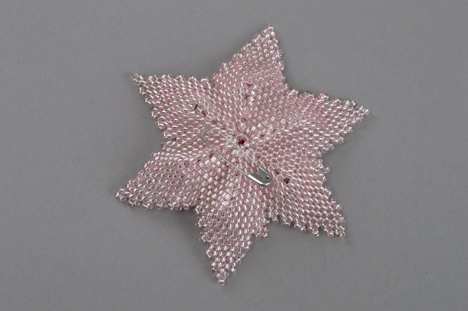 Оригинальная брошь из бисера в виде цветка нежная розовая ручной работы фото 4