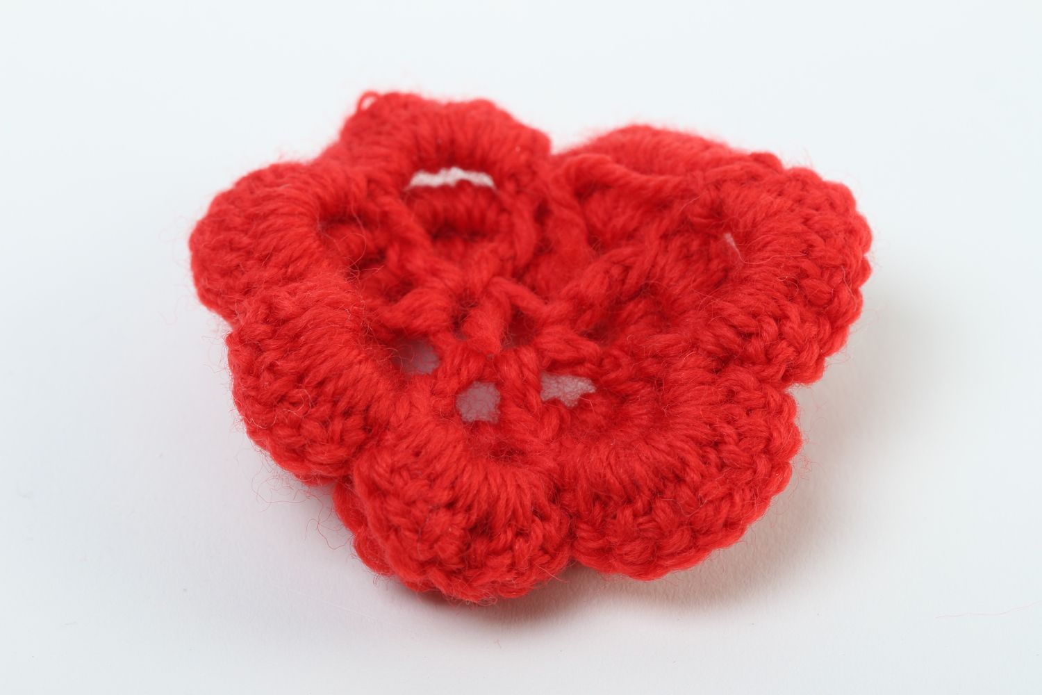 Fleur en tricot faite main Fourniture bijoux rouge au crochet Création broche photo 4