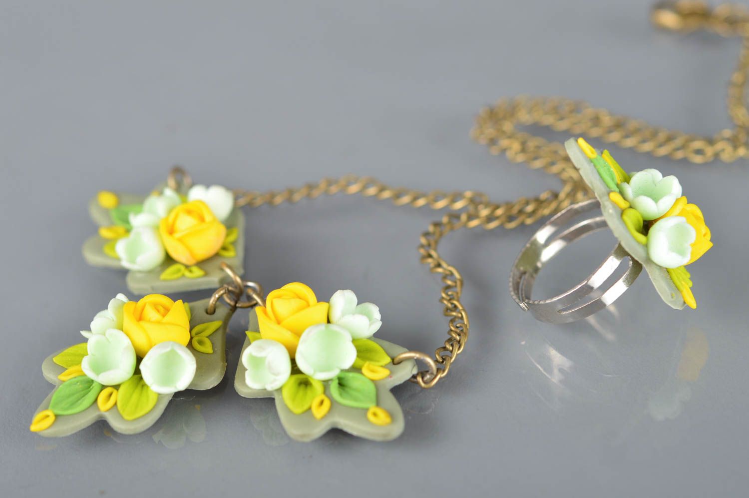 Handgemachtes Schmuck Set mit Blumen Anhänger und Ring aus Polymerton für Damen foto 5
