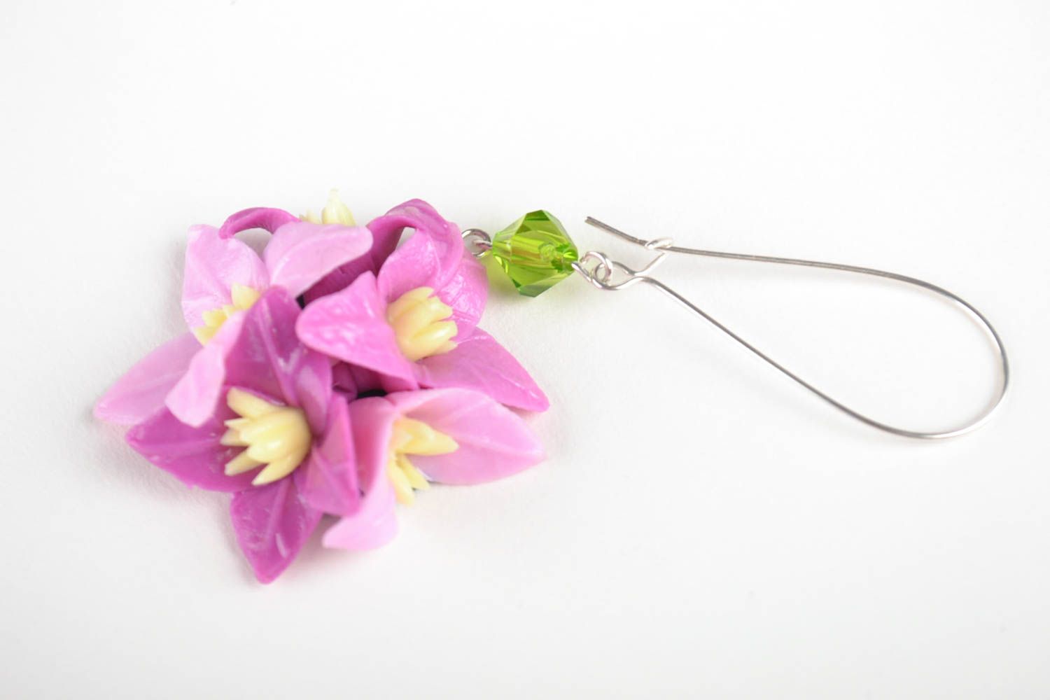 Нежные цветочные серьги из полимерной глины сиреневые украшение ручной работы фото 4
