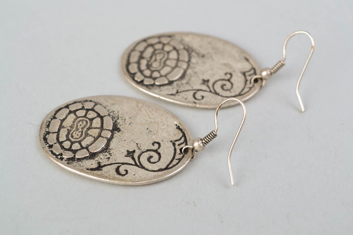Ovale Ohrringe aus Metall Blume foto 4