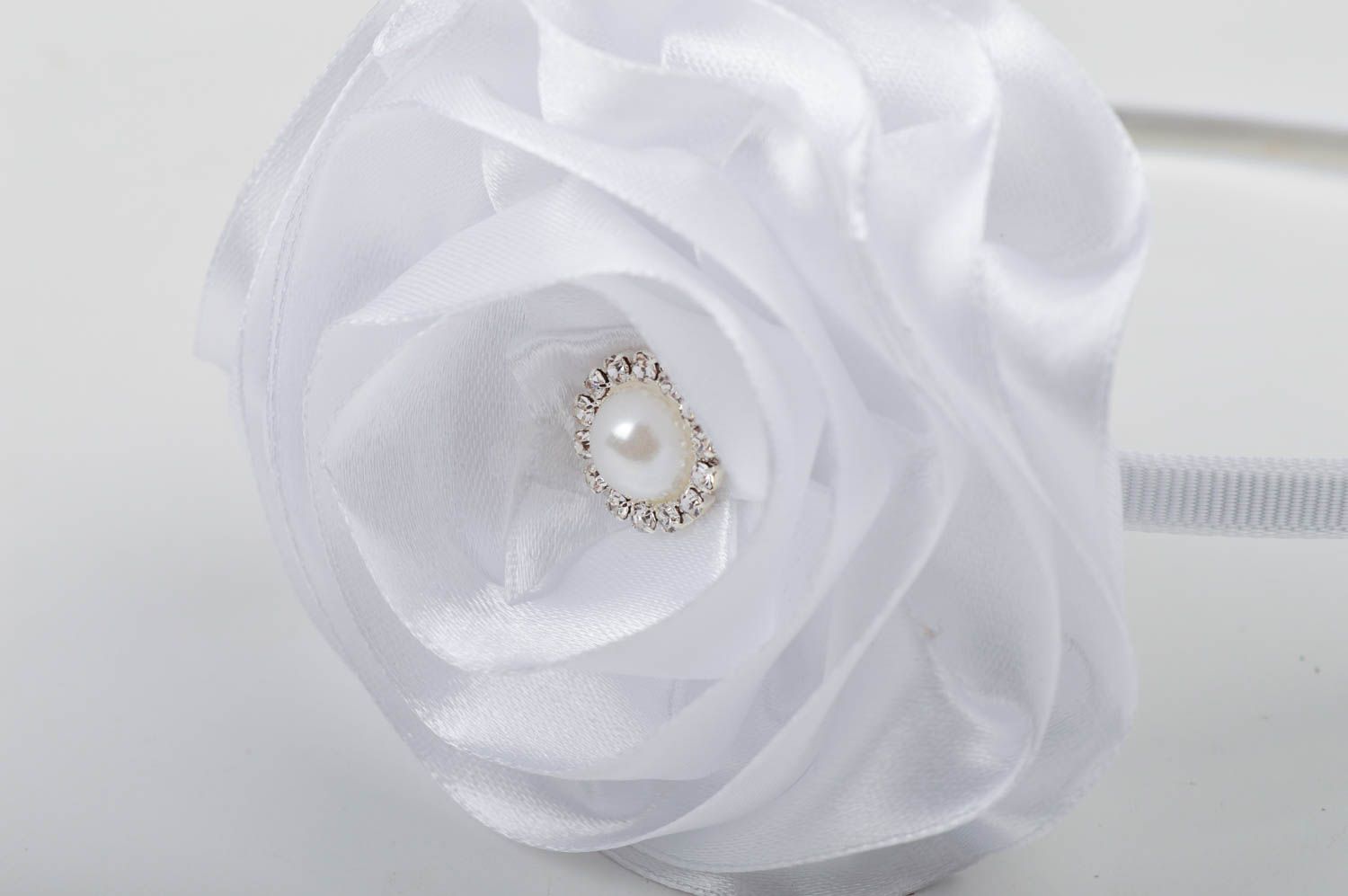 Serre-tête fleur Bijou fait main blanc Accessoire cheveux pour fillette photo 4