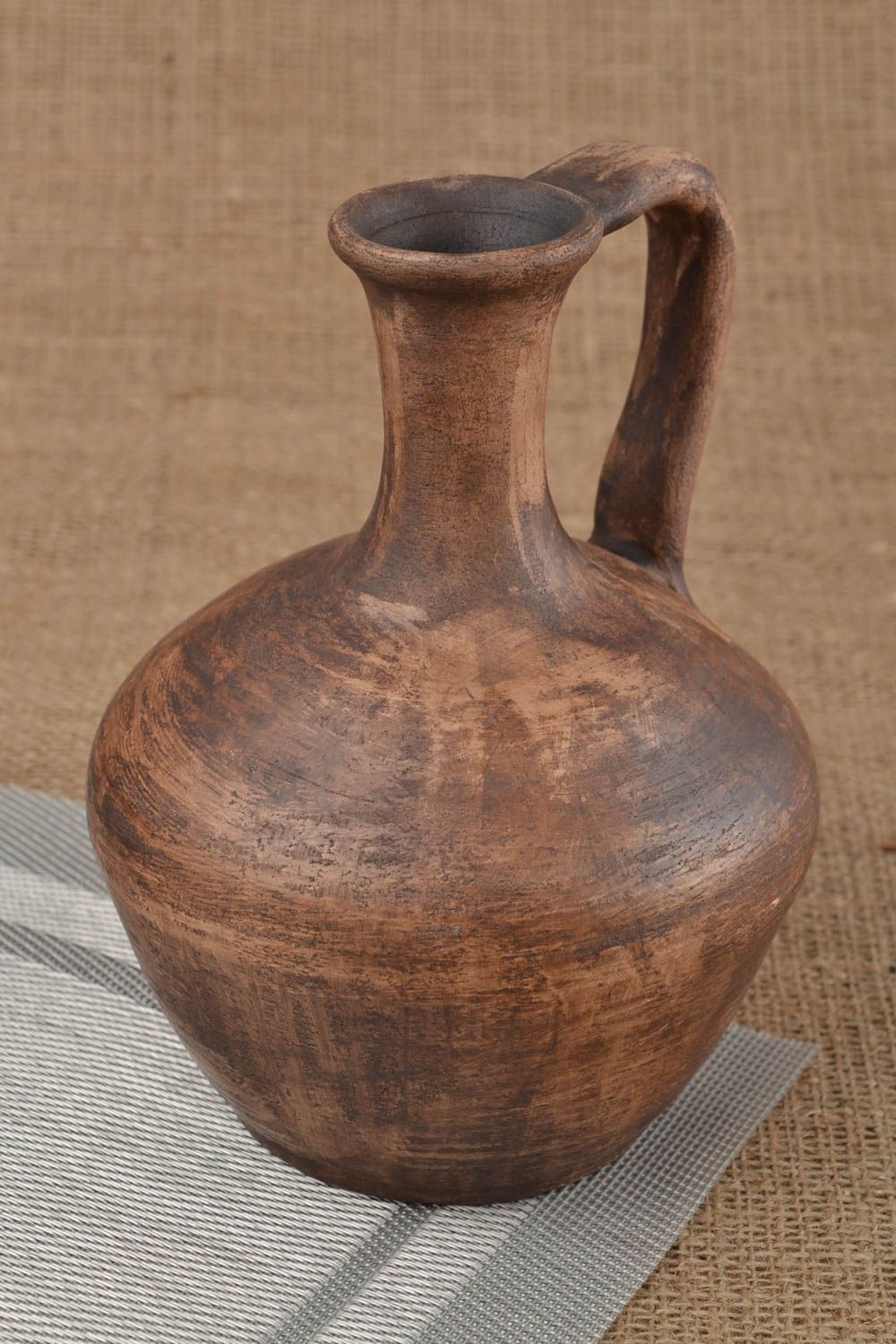 Кувшин из глины для вина в этническом стиле ручной работы объемом 1 литр фото 1