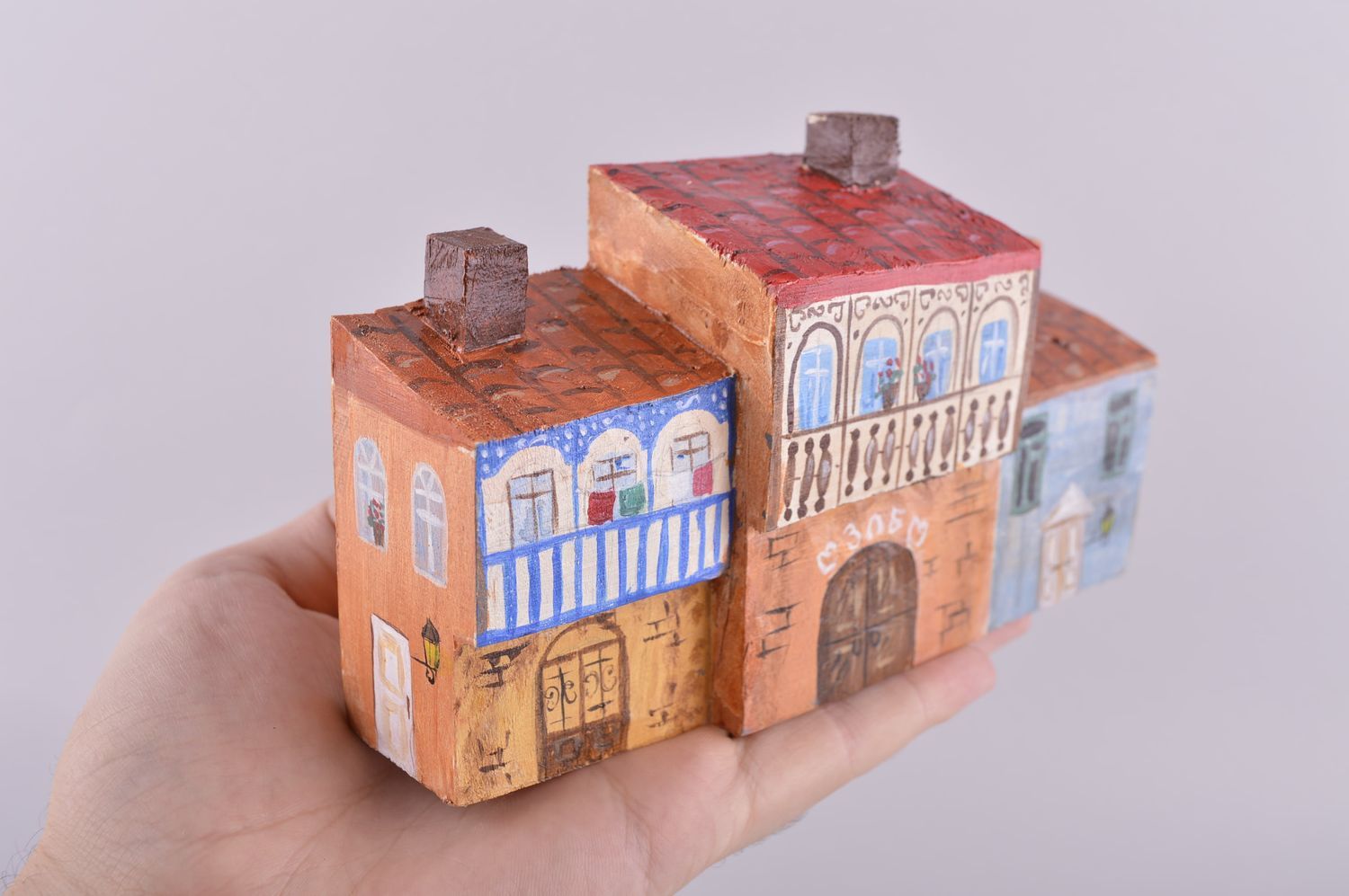 Figurine maison mini fait main Figurine bois peinte Déco intérieur originale photo 4