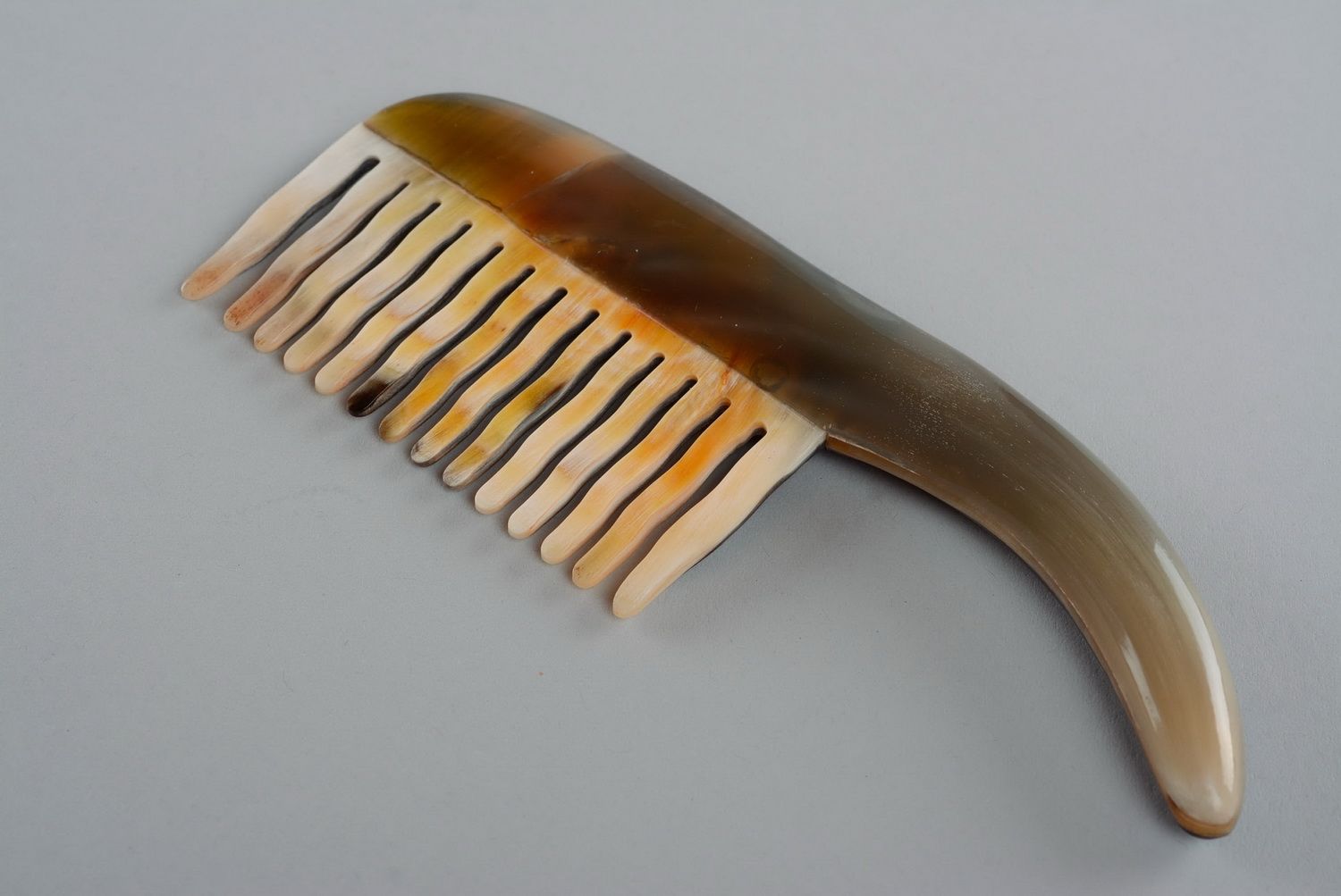 Hairbrush made of natural horn photo 3
