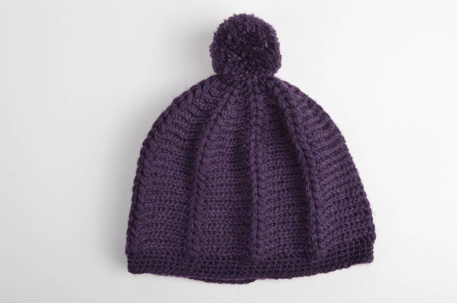 Bonnet tricot fait main Chapeau au crochet Vêtement enfant violet avec pompon photo 3