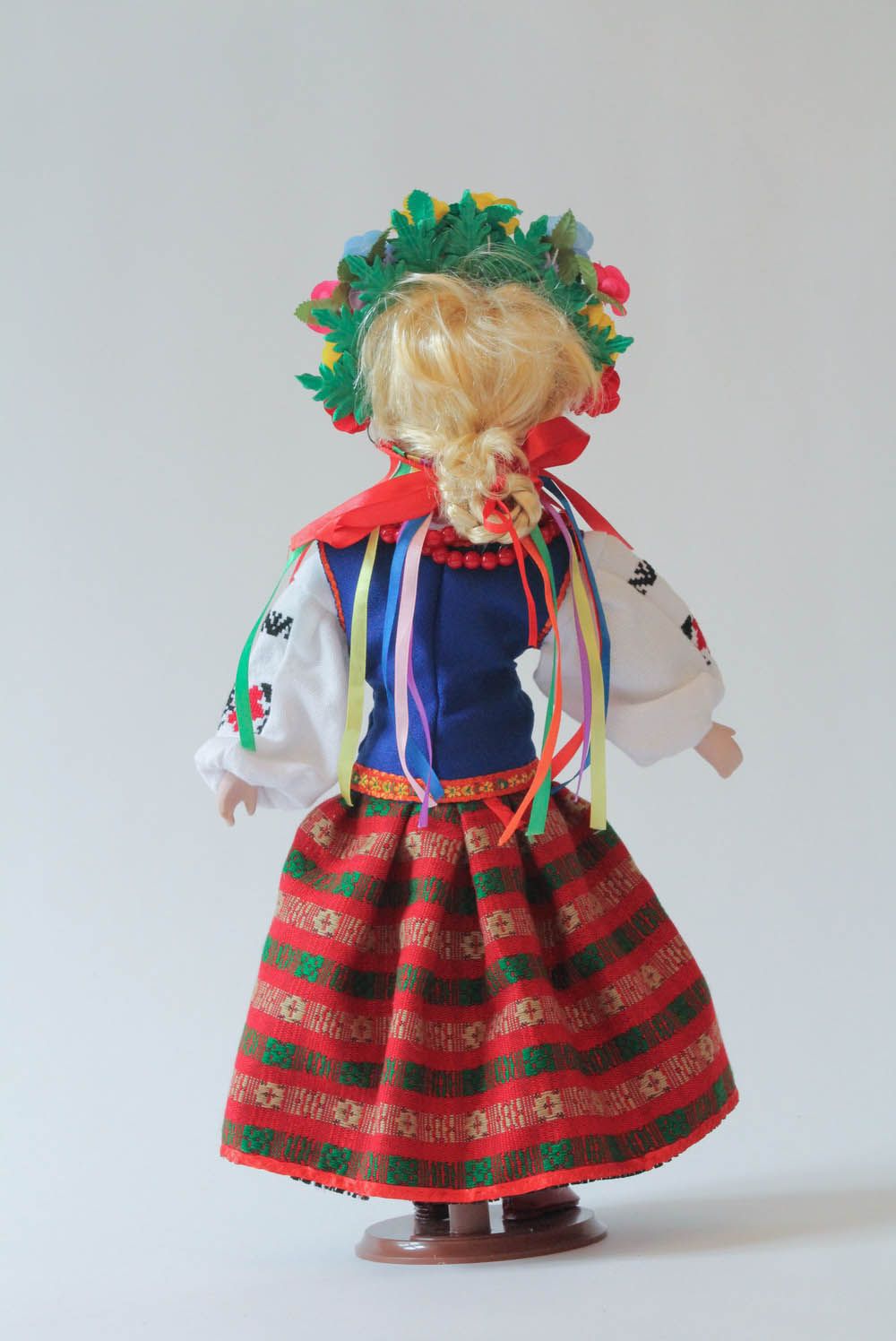 Poupée décorative en tenue traditionnelle ukrainienne photo 4