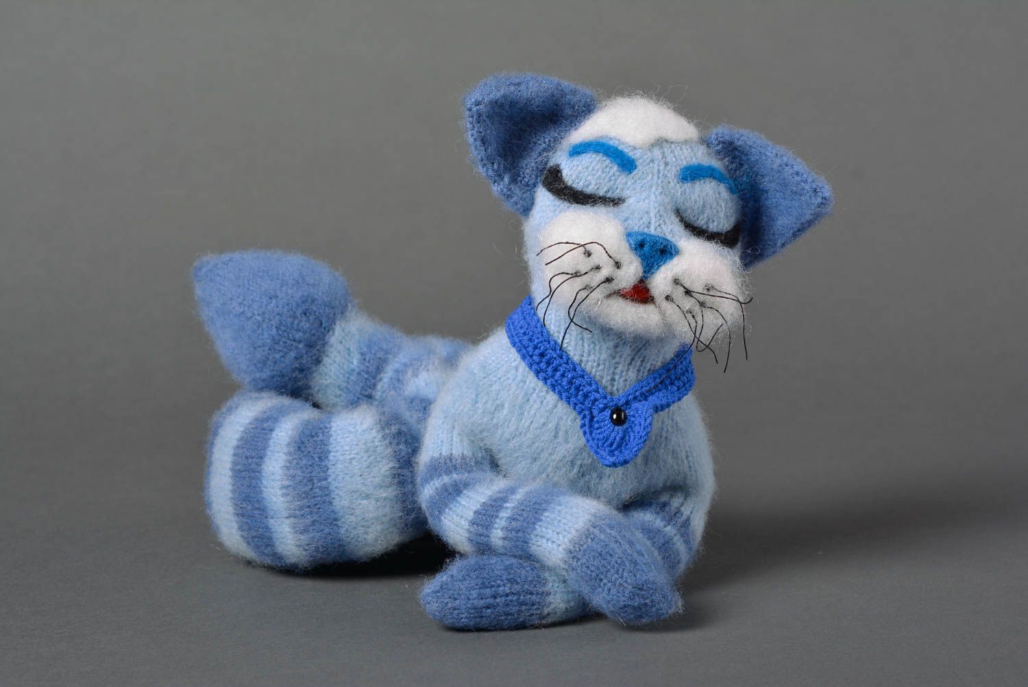 Peluche chat bleu Jouet tricot fait main en laine Cadeau enfant original photo 1