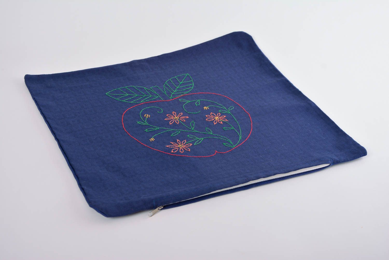 Funda de almohada de tela natural de satén azul bordada a máquina artesanal foto 2