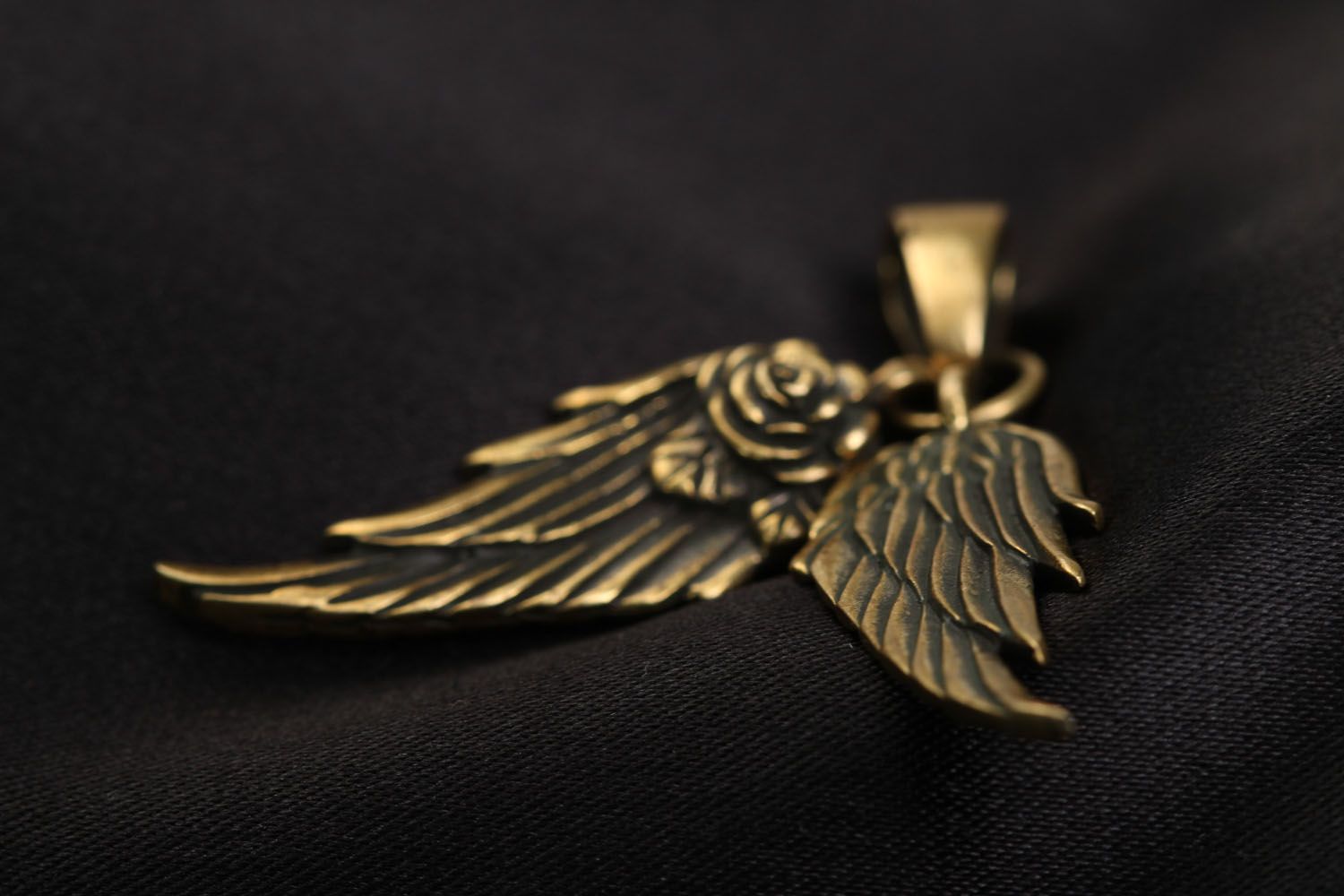 Pendentif ailes en bronze fait main photo 2