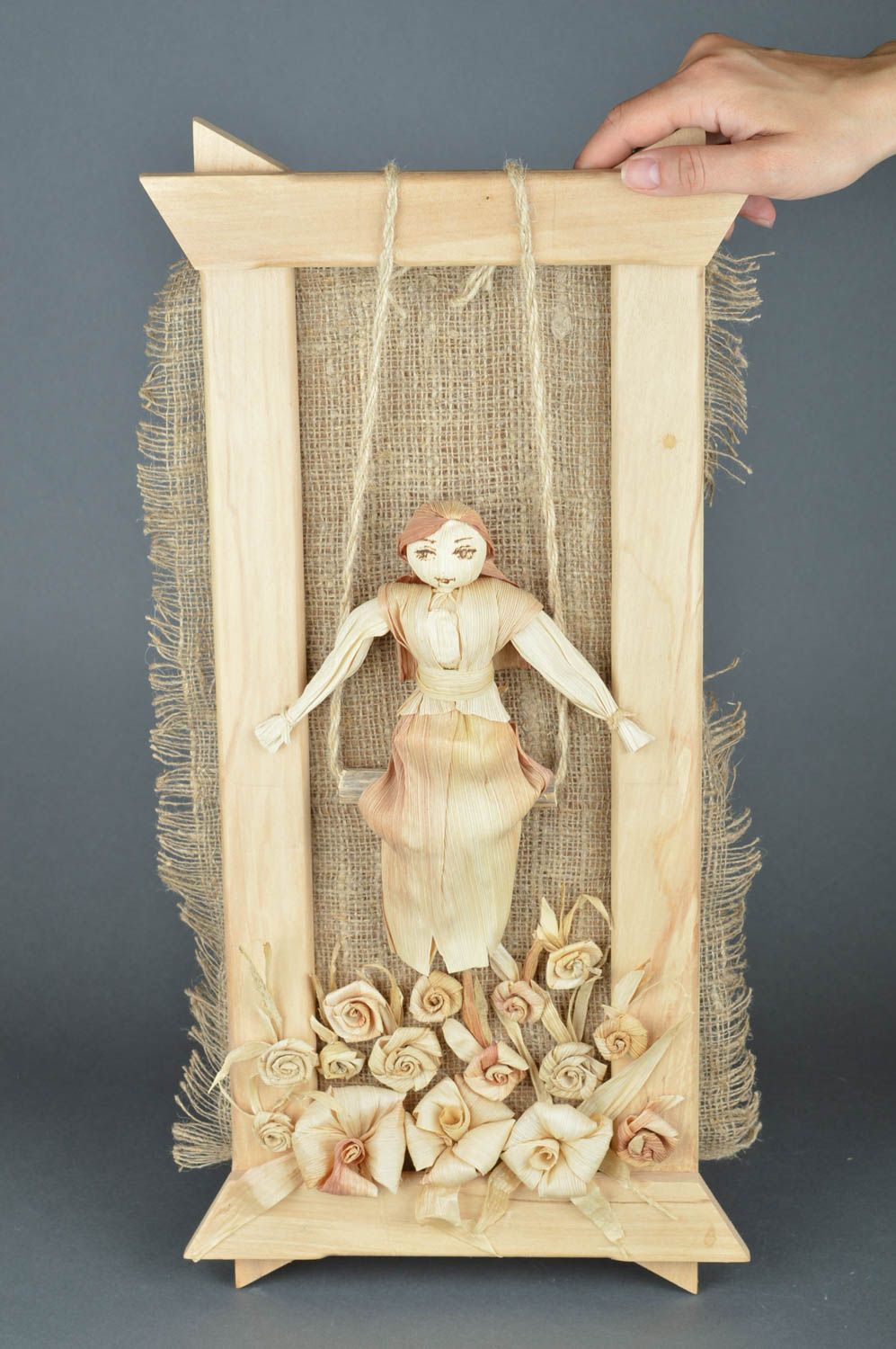 Cadre avec figurine en feuilles de maïs fait main décor pour maison Enfance  photo 3